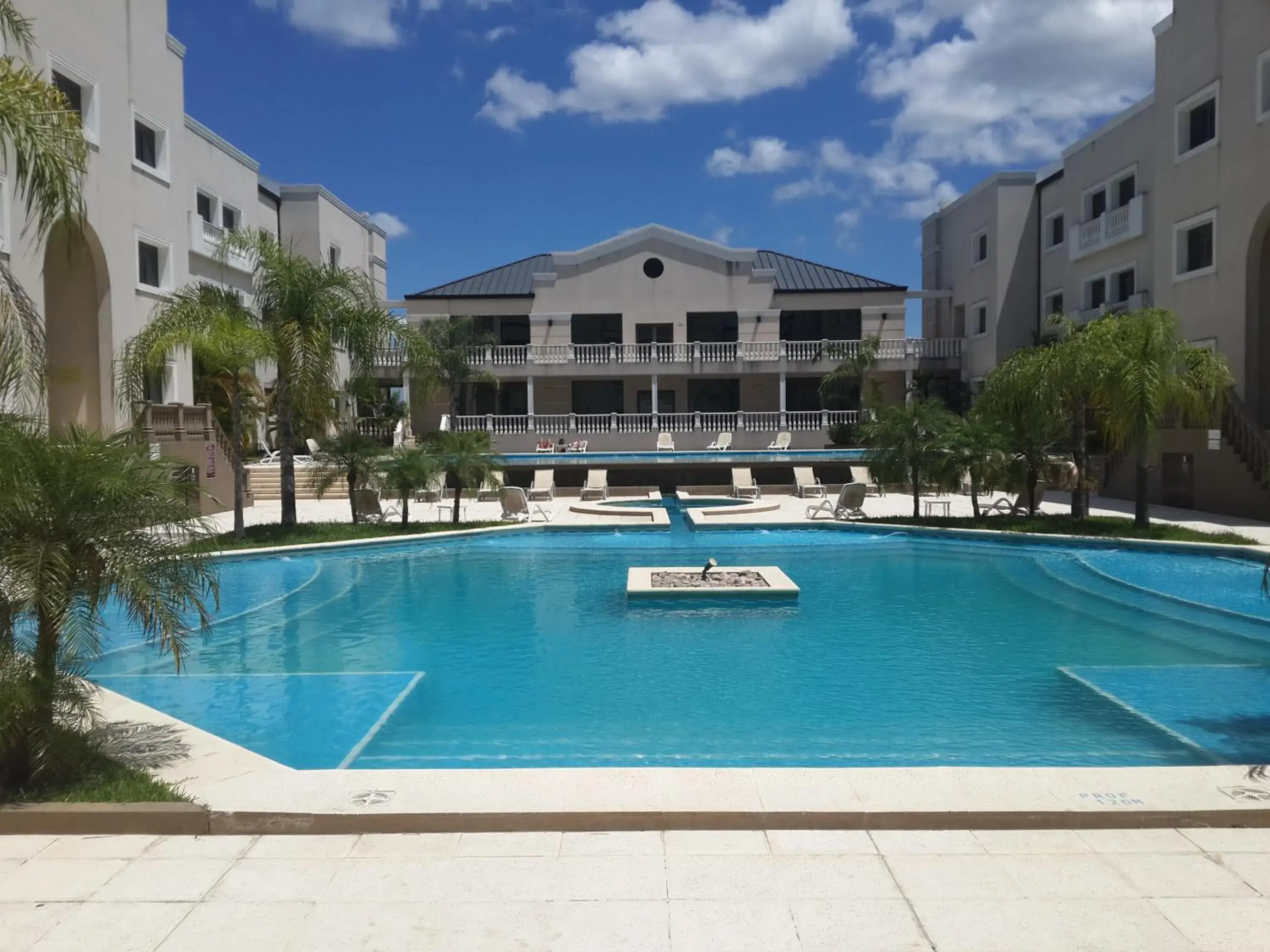 Swimming pool, Property Building in Howard Johnson Hotel And Casino Formosa