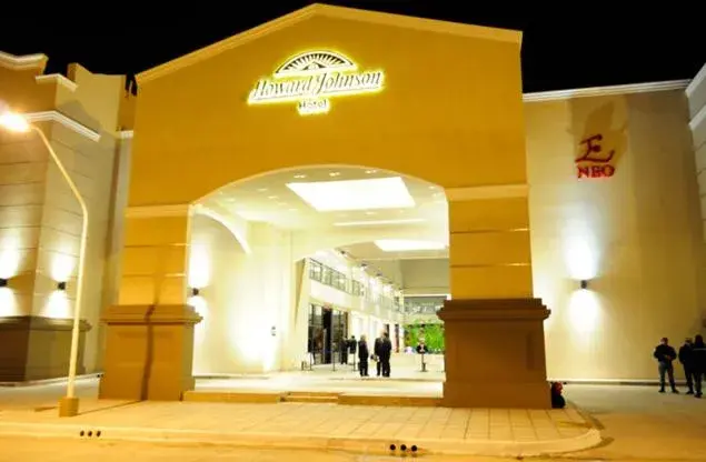 Facade/entrance in Howard Johnson Hotel And Casino Formosa