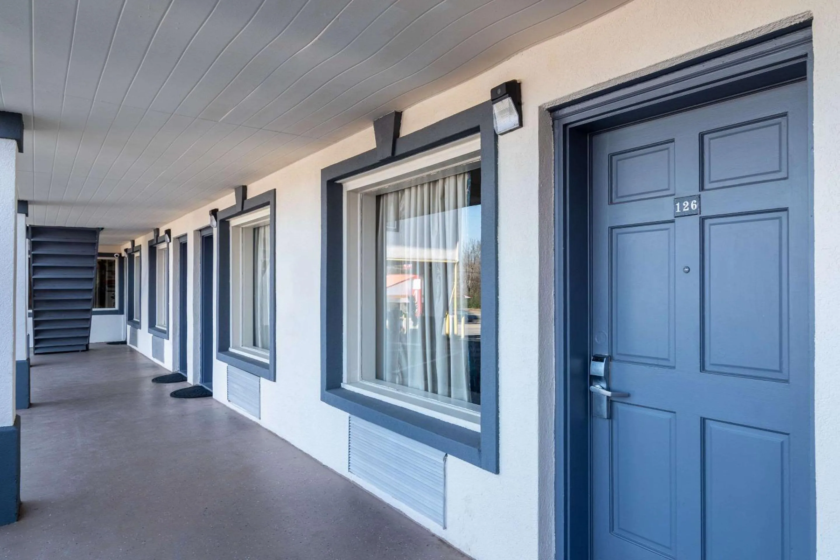 Property building in Econo Lodge Calhoun North Damascus