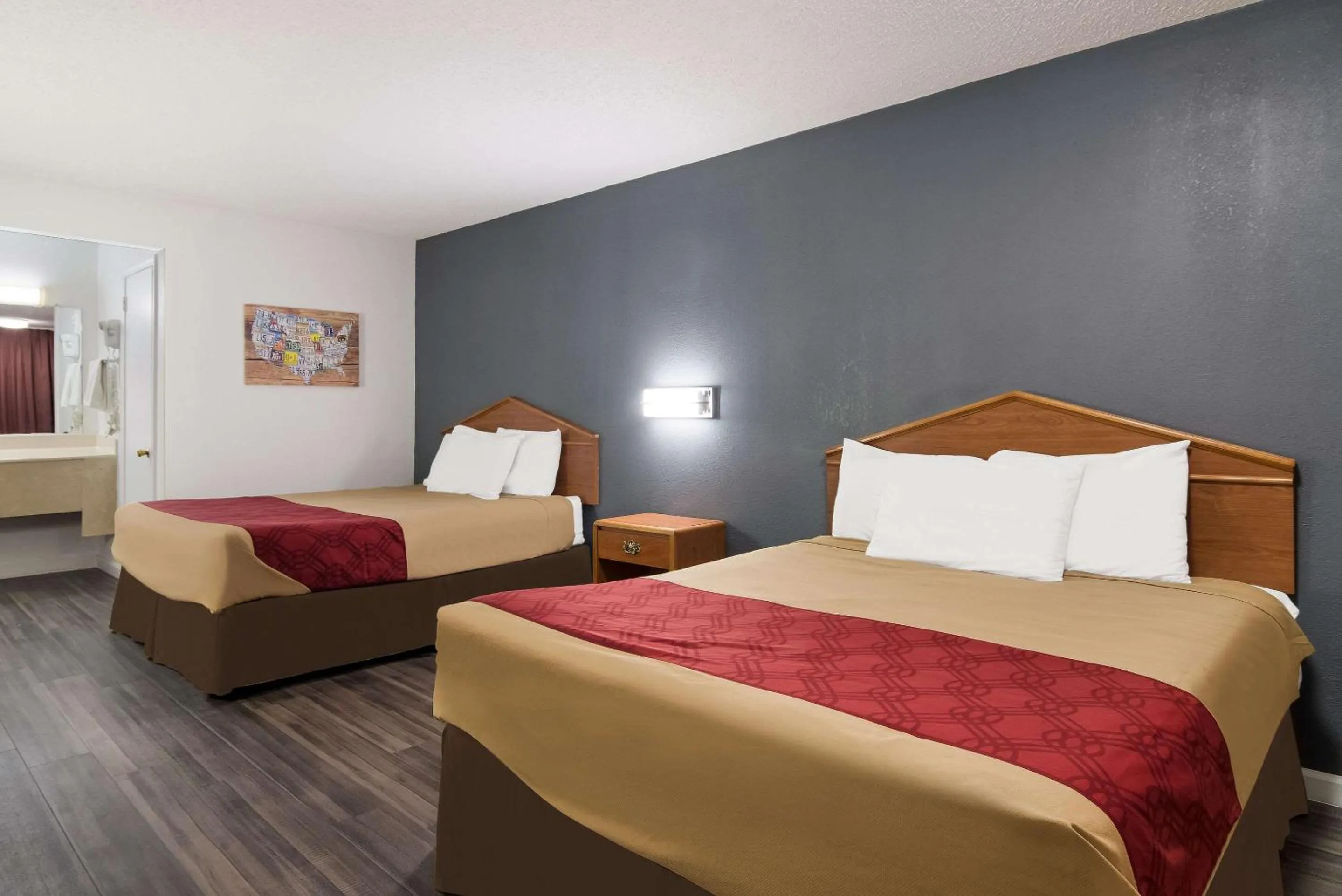 Bedroom, Bed in Econo Lodge Calhoun North Damascus