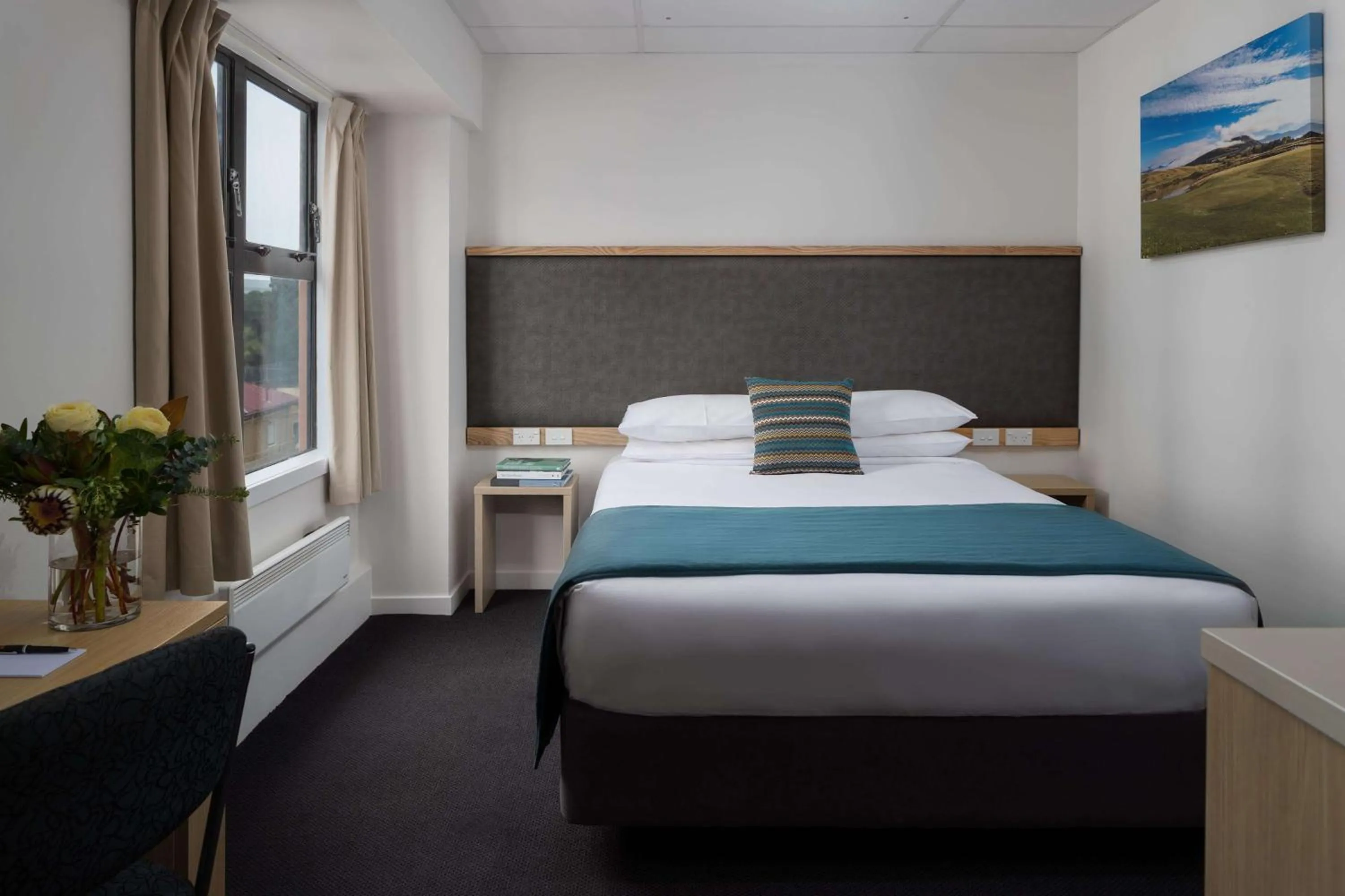 Photo of the whole room, Bed in WQ Wellington Quarter Hotel