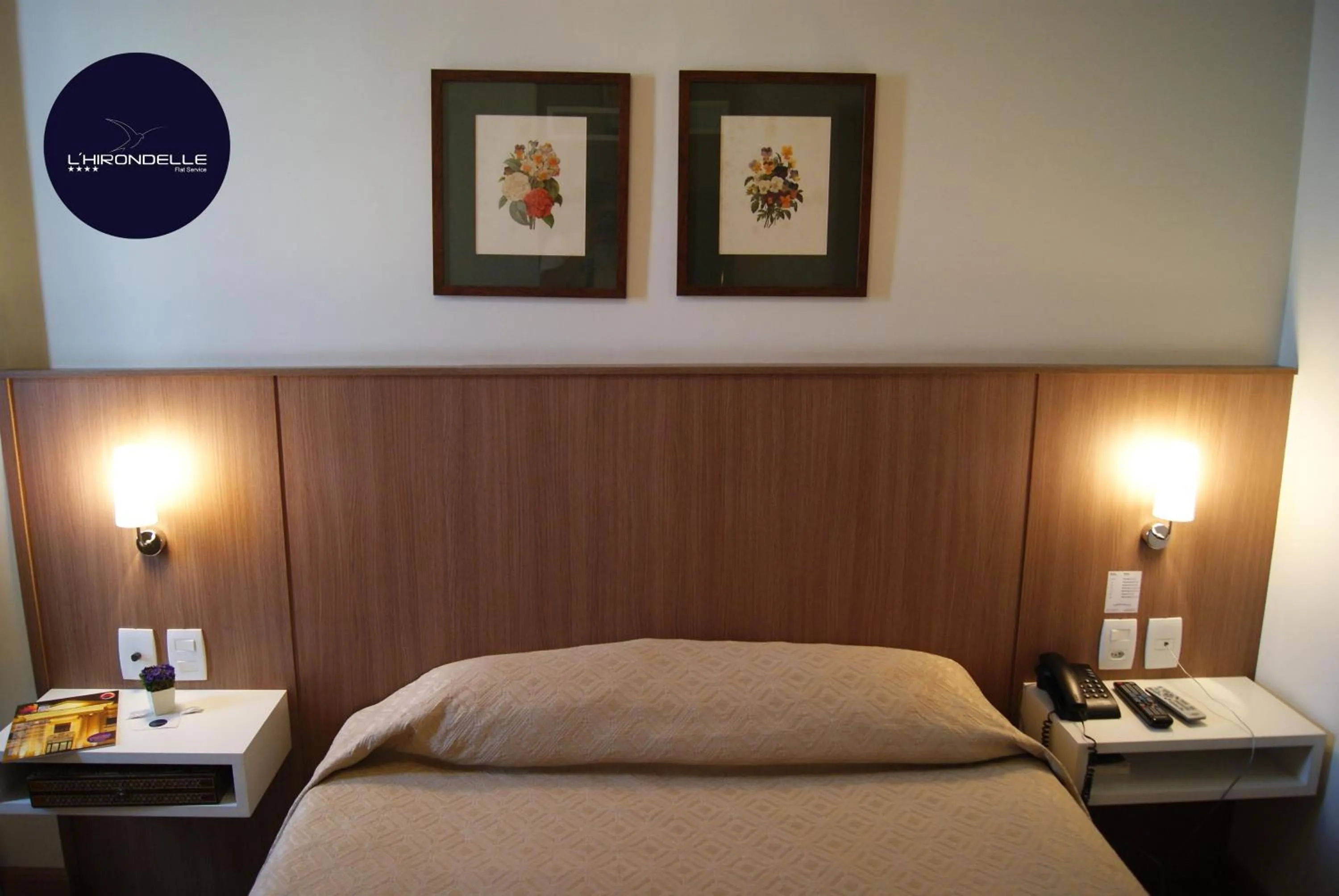 Bed in L'Hirondelle Flat Service