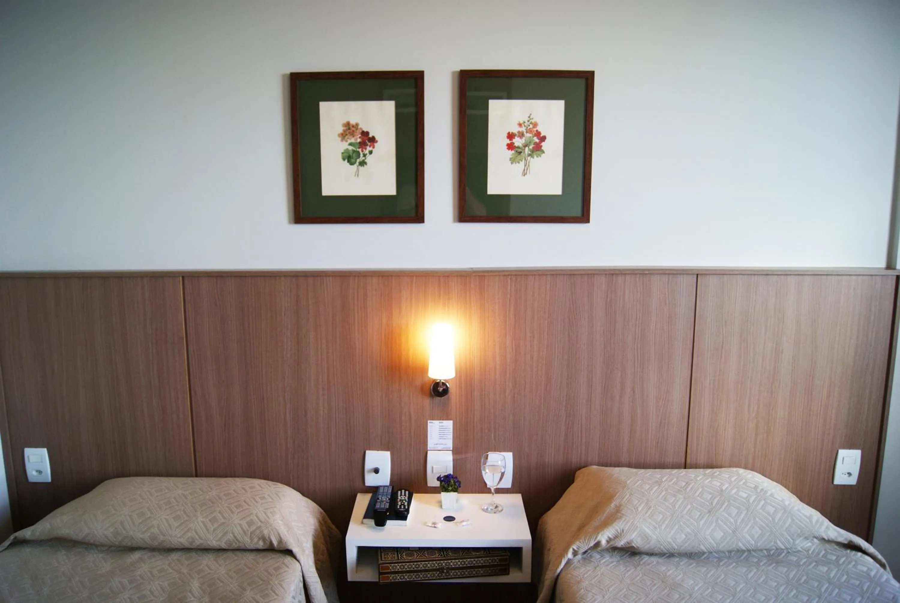 Bed in L'Hirondelle Flat Service