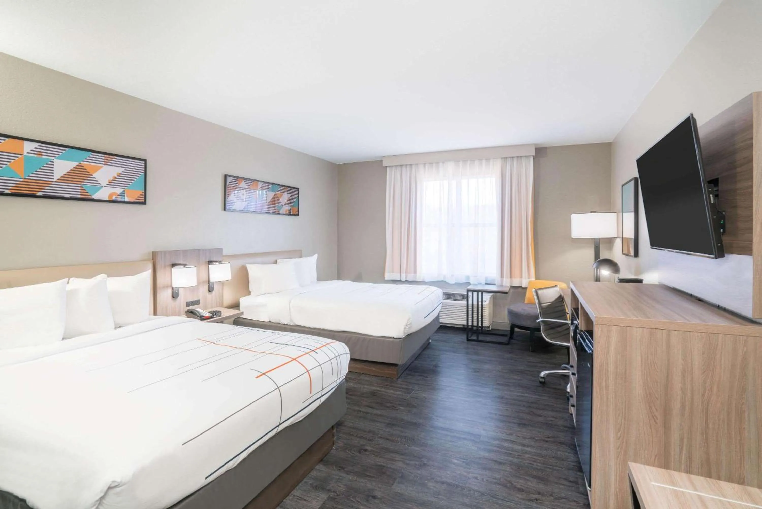 Photo of the whole room, Bed in La Quinta by Wyndham Montgomery