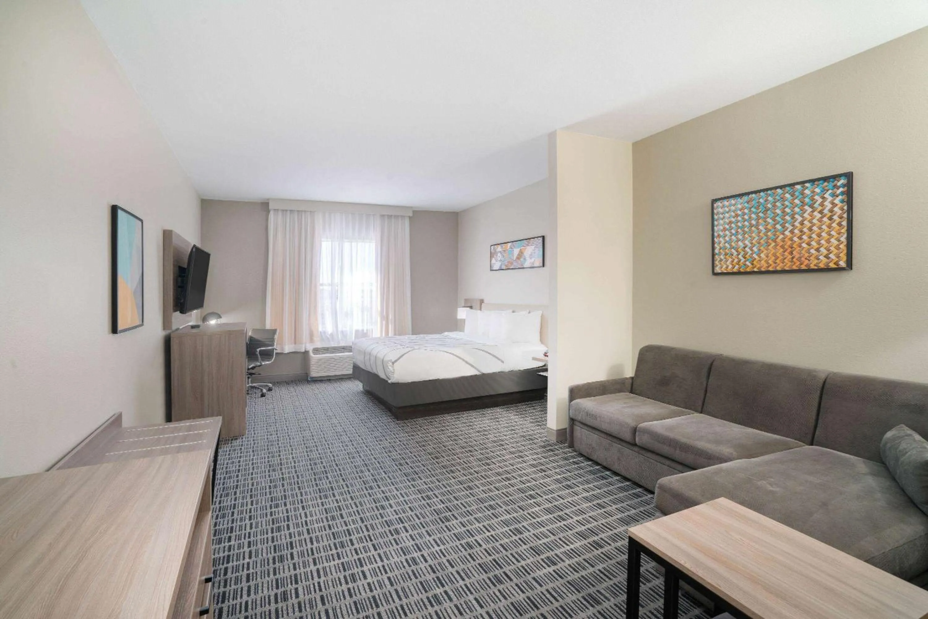 Photo of the whole room, Bed in La Quinta by Wyndham Montgomery