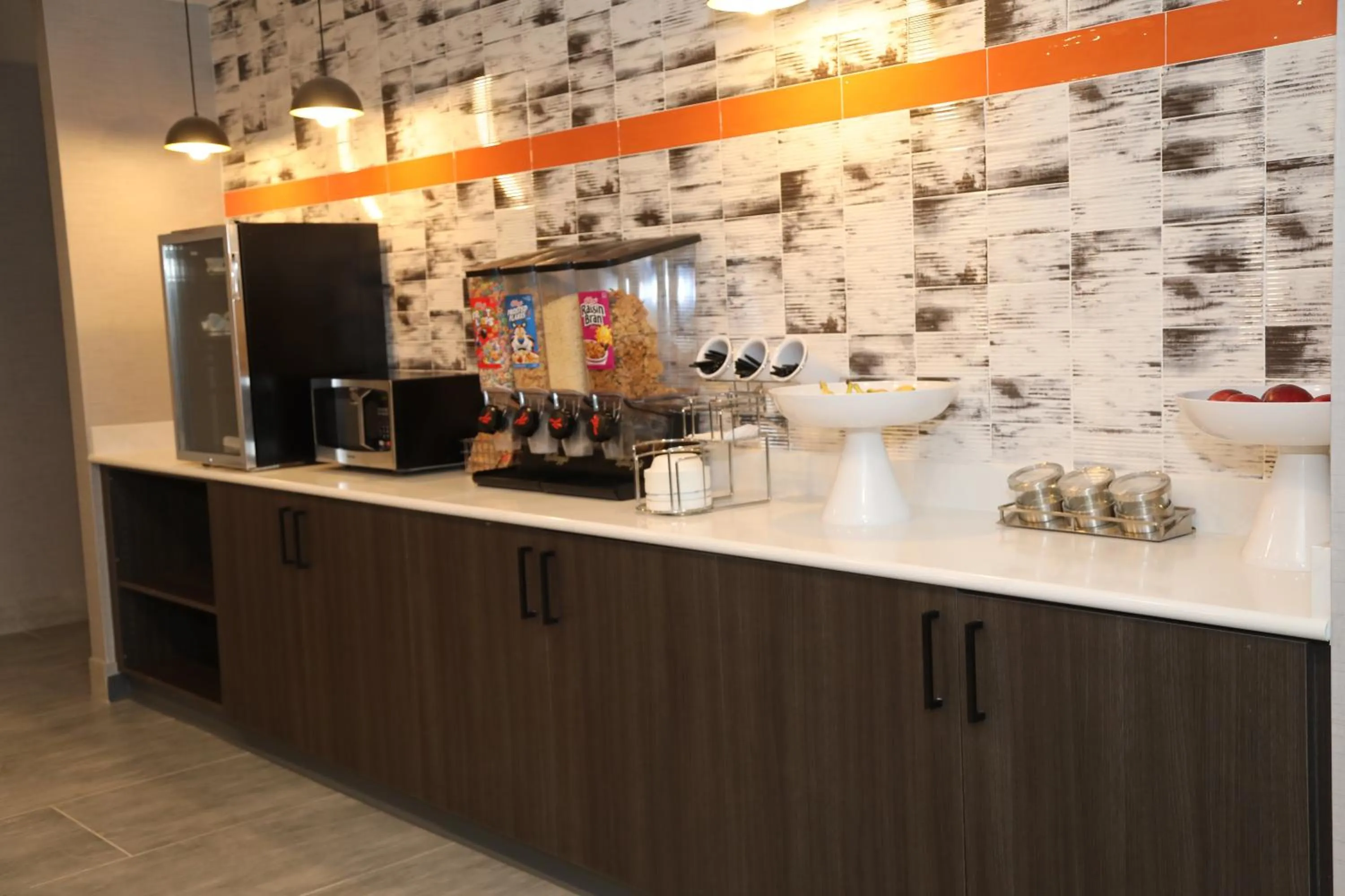 Food and drinks in La Quinta by Wyndham Montgomery