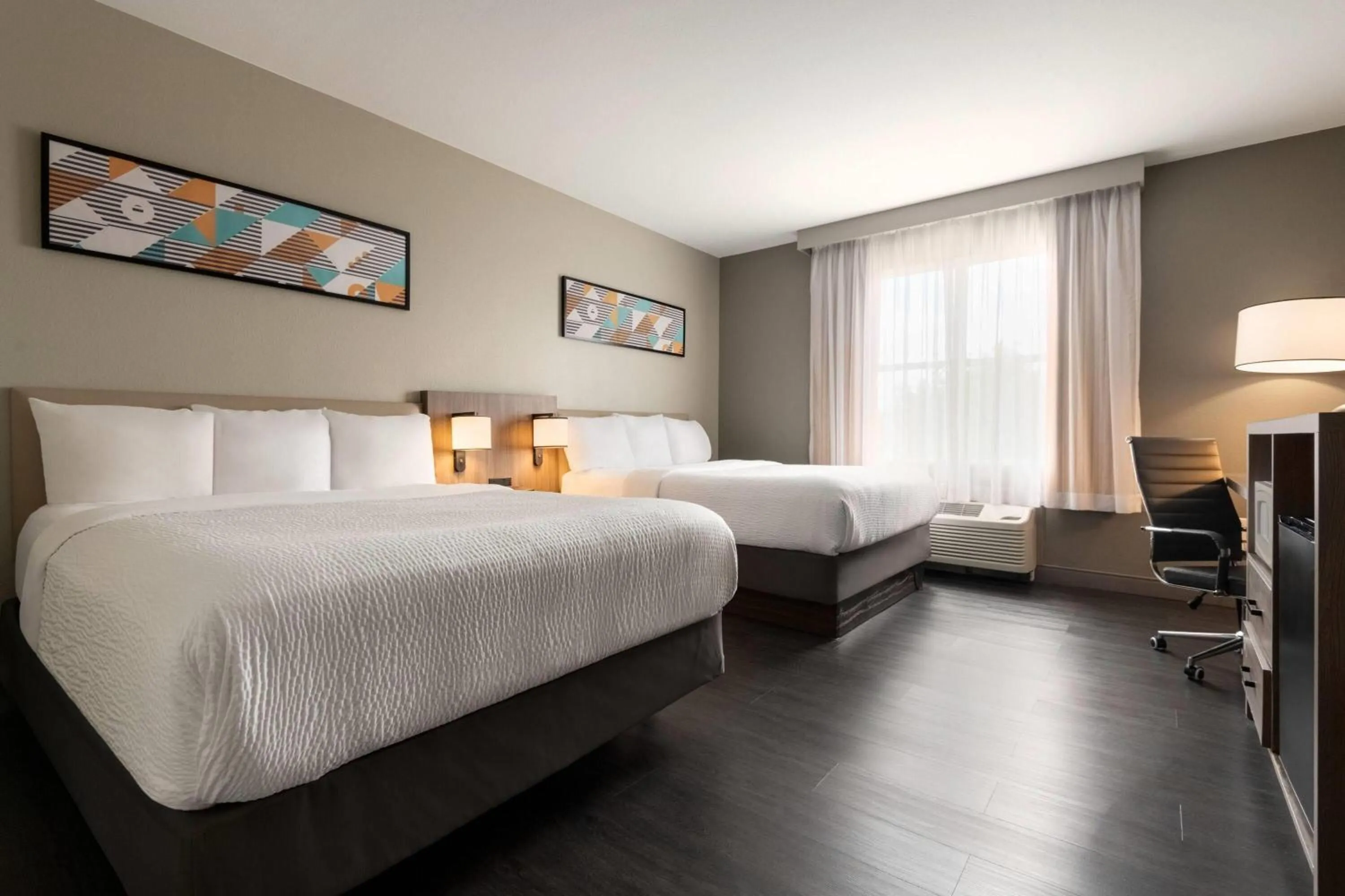 Photo of the whole room, Bed in La Quinta by Wyndham Montgomery