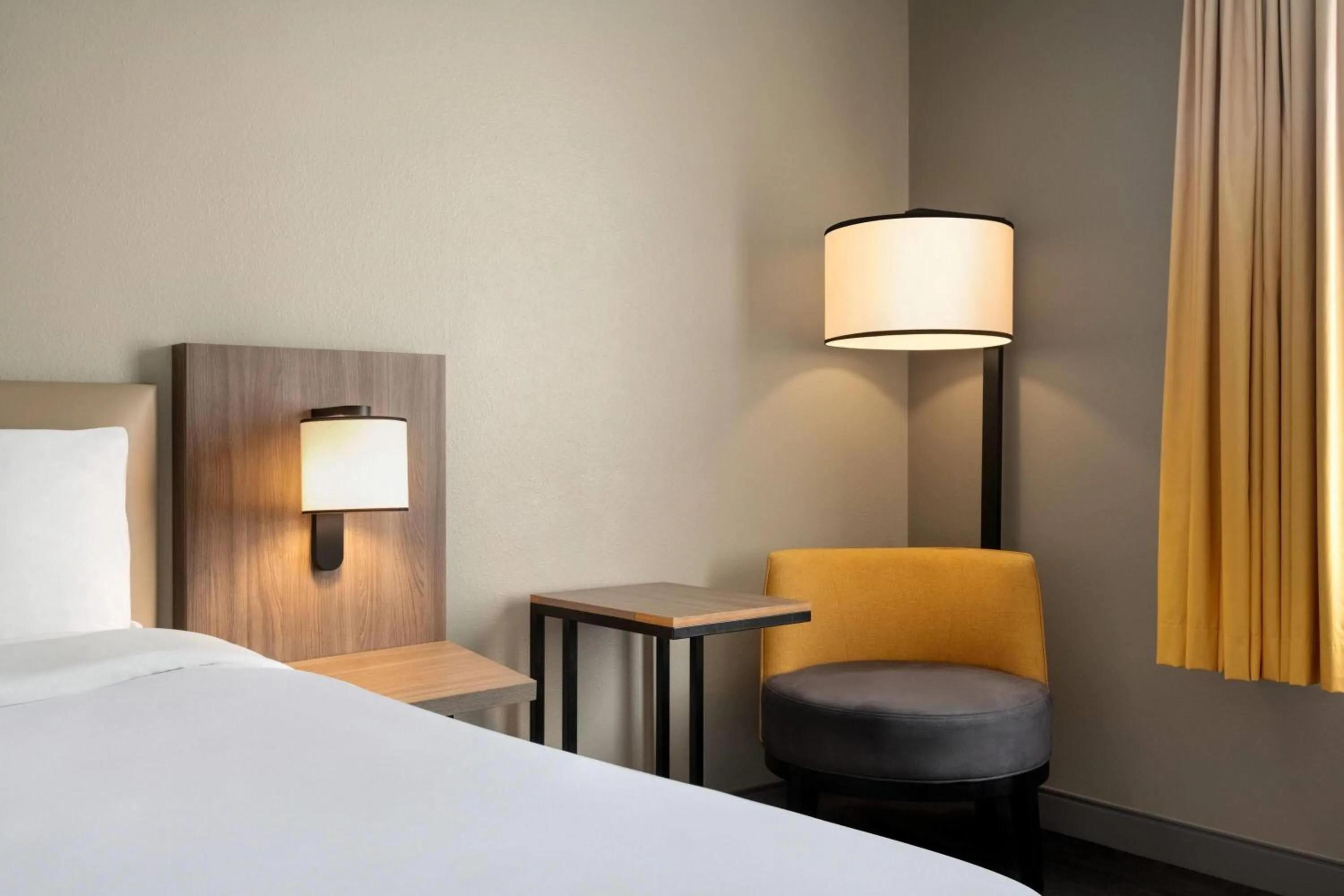 Photo of the whole room, Bed in La Quinta by Wyndham Montgomery