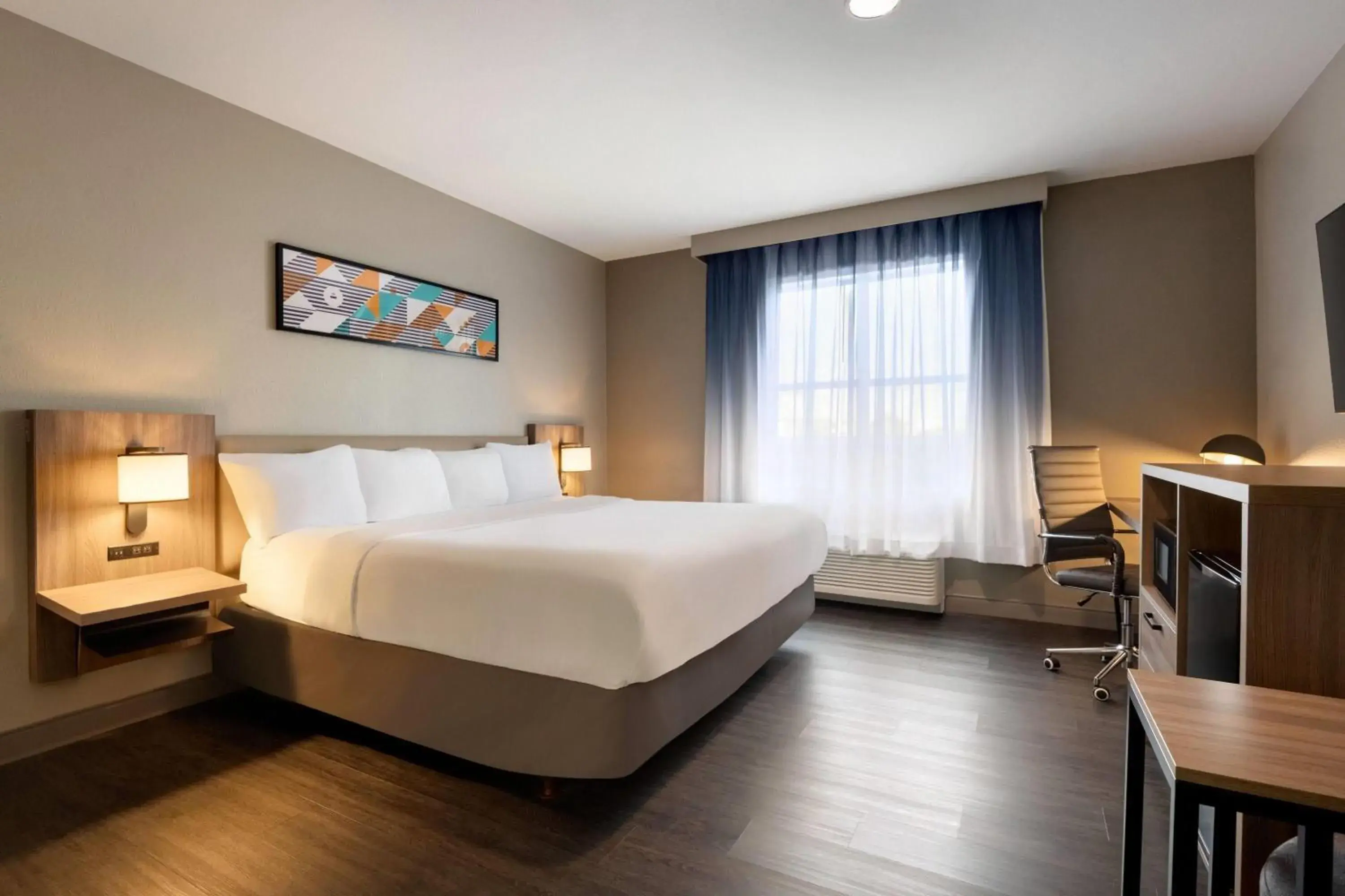 Photo of the whole room, Bed in La Quinta by Wyndham Montgomery Photo of the whole room, Bed in La Quinta by Wyndham Montgomery