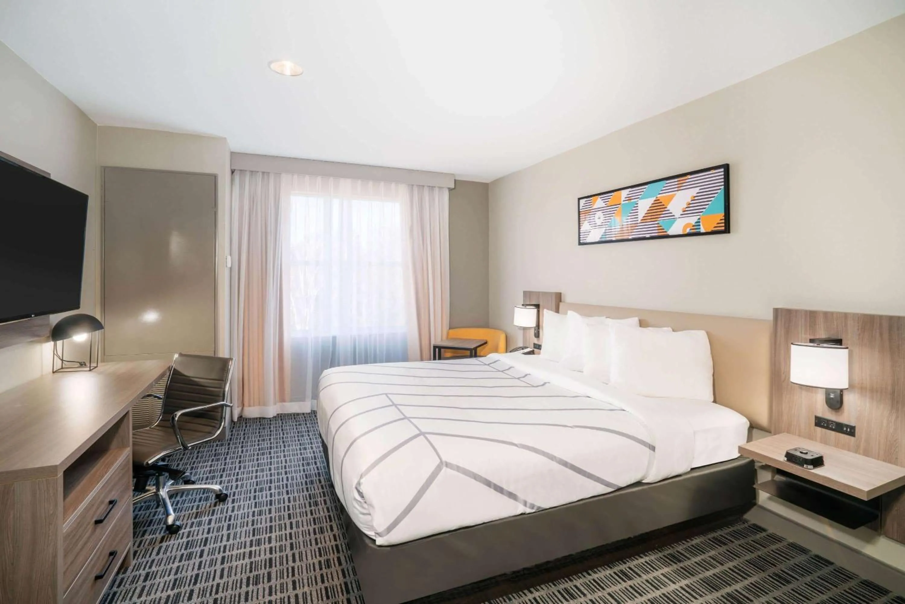 Photo of the whole room, Bed in La Quinta by Wyndham Montgomery