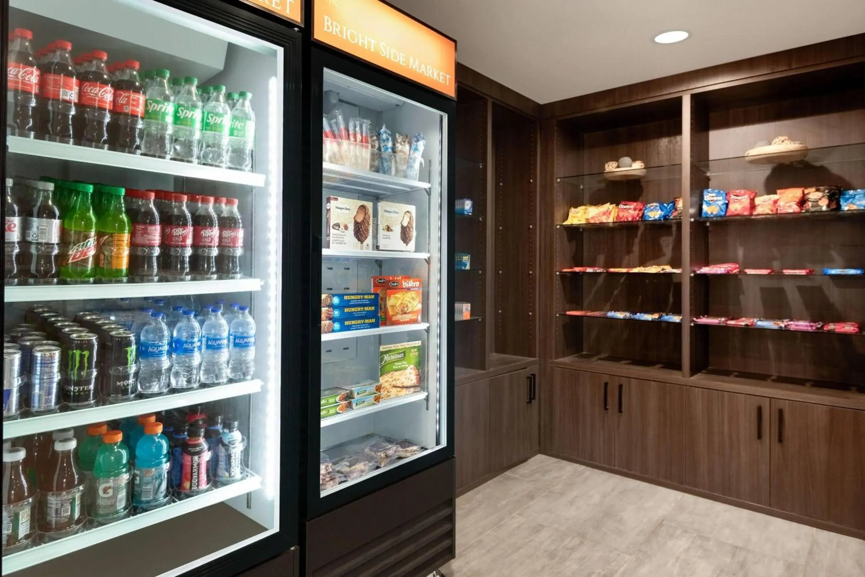 Food and drinks in La Quinta by Wyndham Montgomery Food and drinks in La Quinta by Wyndham Montgomery