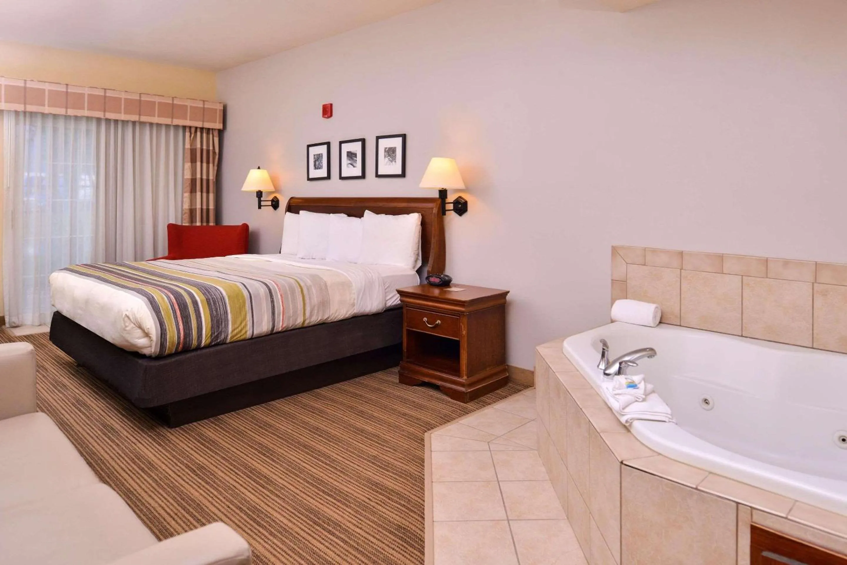 Bedroom, Bed in Country Inn & Suites by Radisson, Omaha Airport, IA