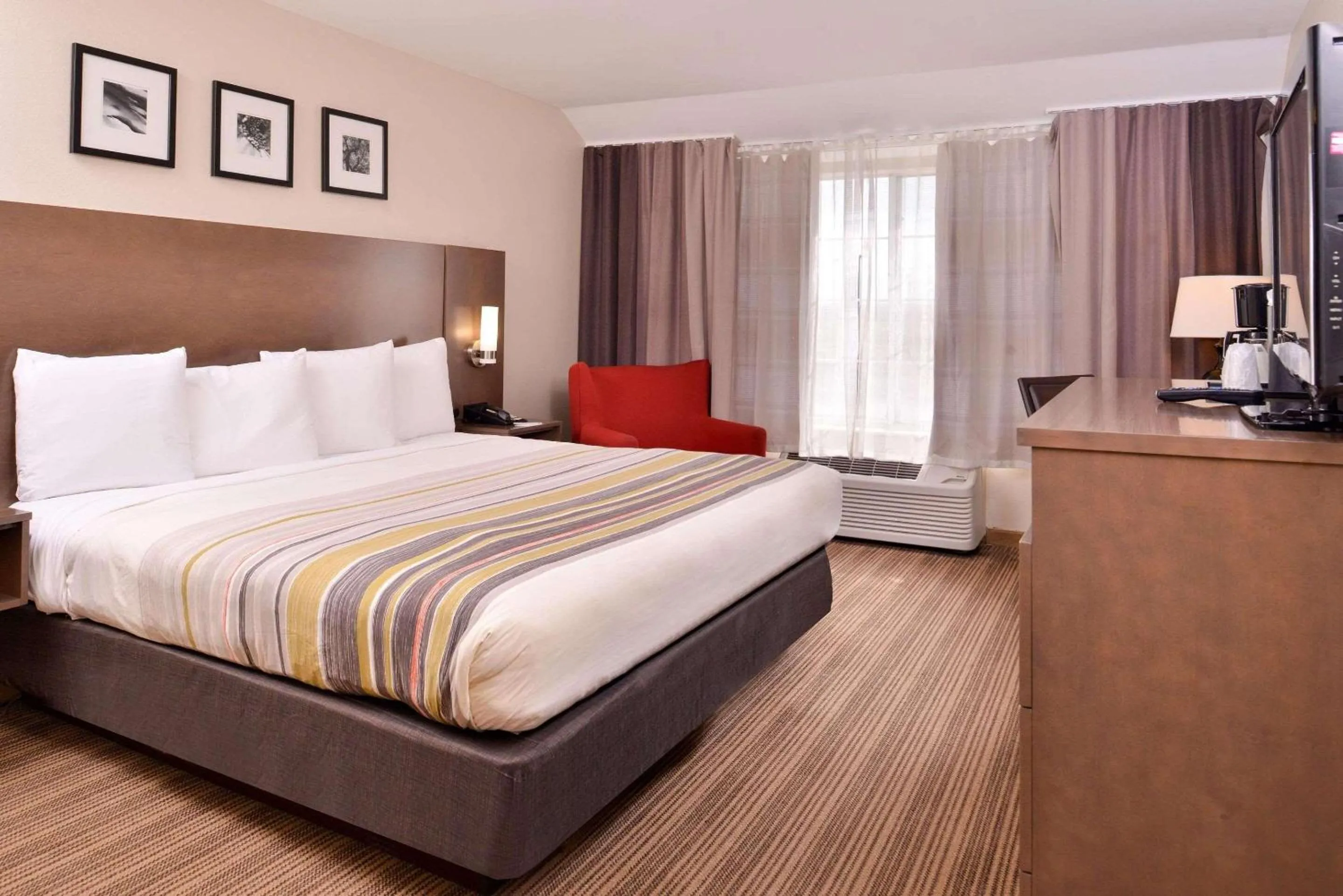 Bedroom, Bed in Country Inn & Suites by Radisson, Omaha Airport, IA