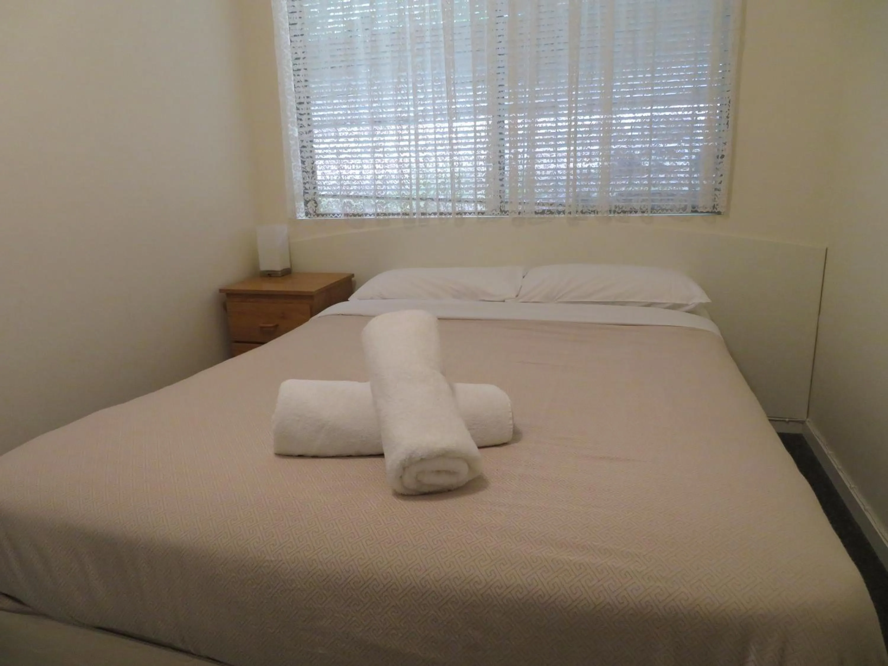 Bed in Warrnambool Motel and Holiday Park