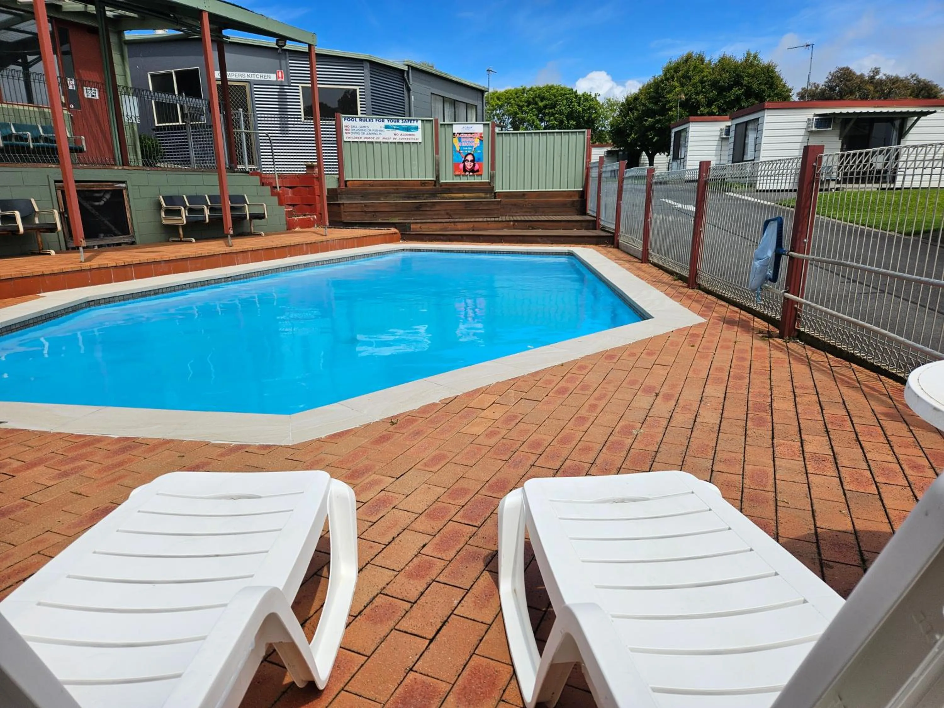 Swimming pool in Warrnambool Motel and Holiday Park