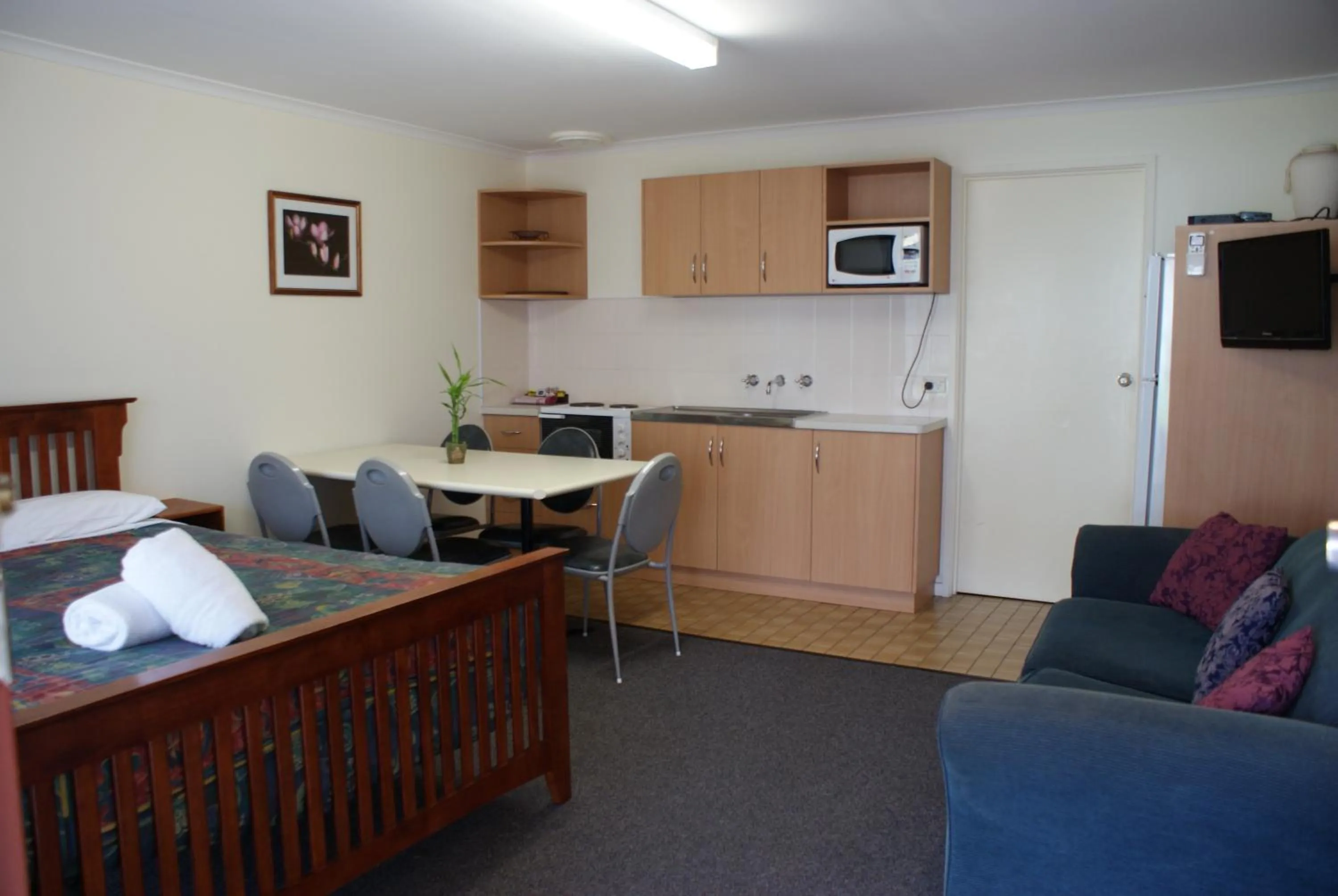 Living room in Warrnambool Motel and Holiday Park