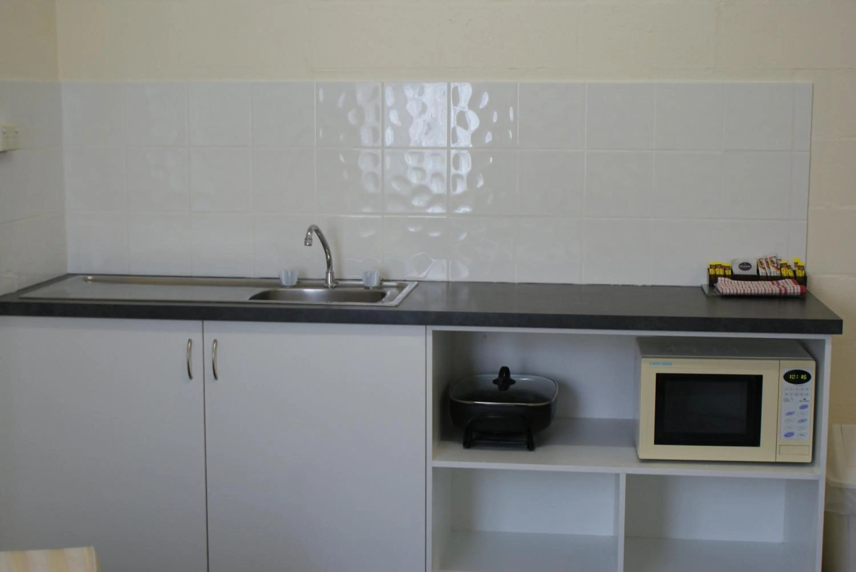 Kitchen or kitchenette in Warrnambool Motel and Holiday Park