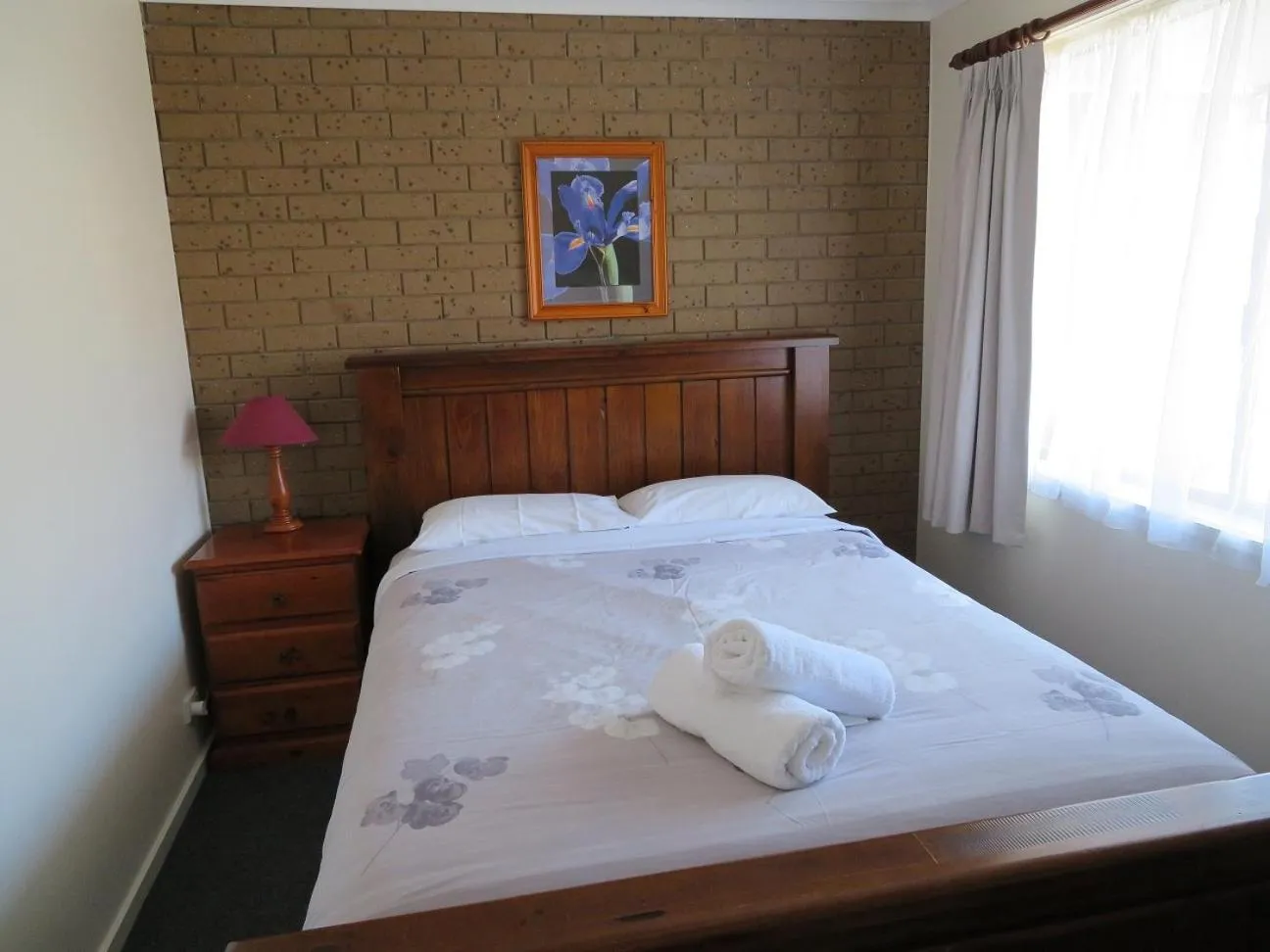 Bed in Warrnambool Motel and Holiday Park