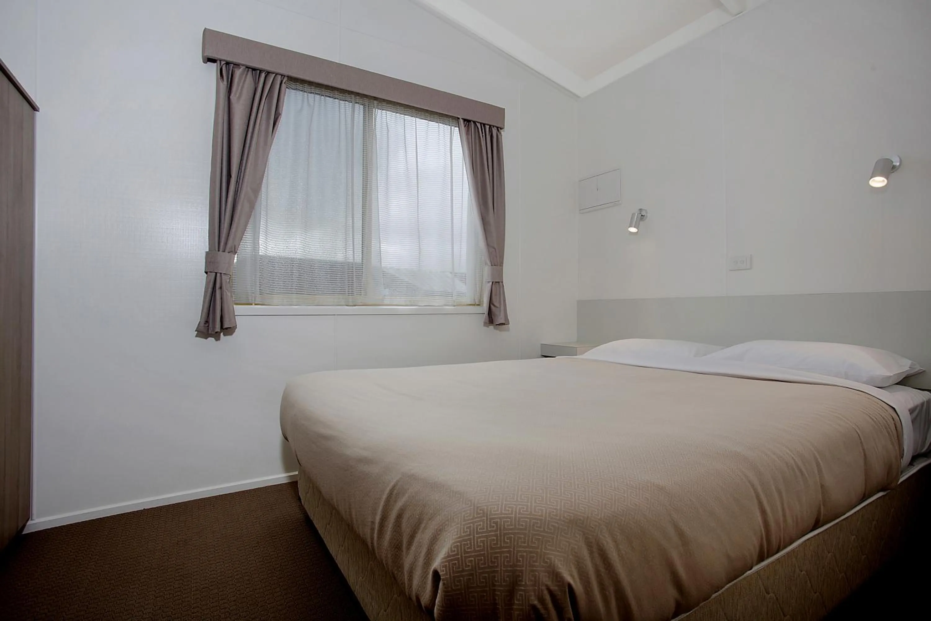 Bedroom, Bed in Warrnambool Motel and Holiday Park