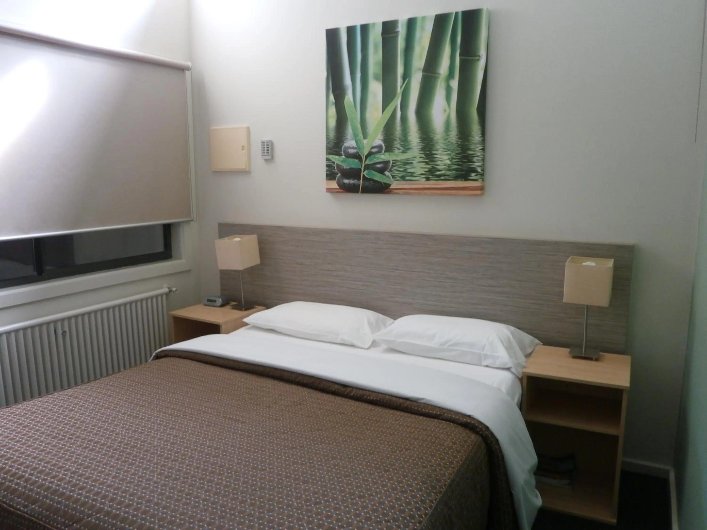 Bedroom, Bed in Sovereign Views Apartments