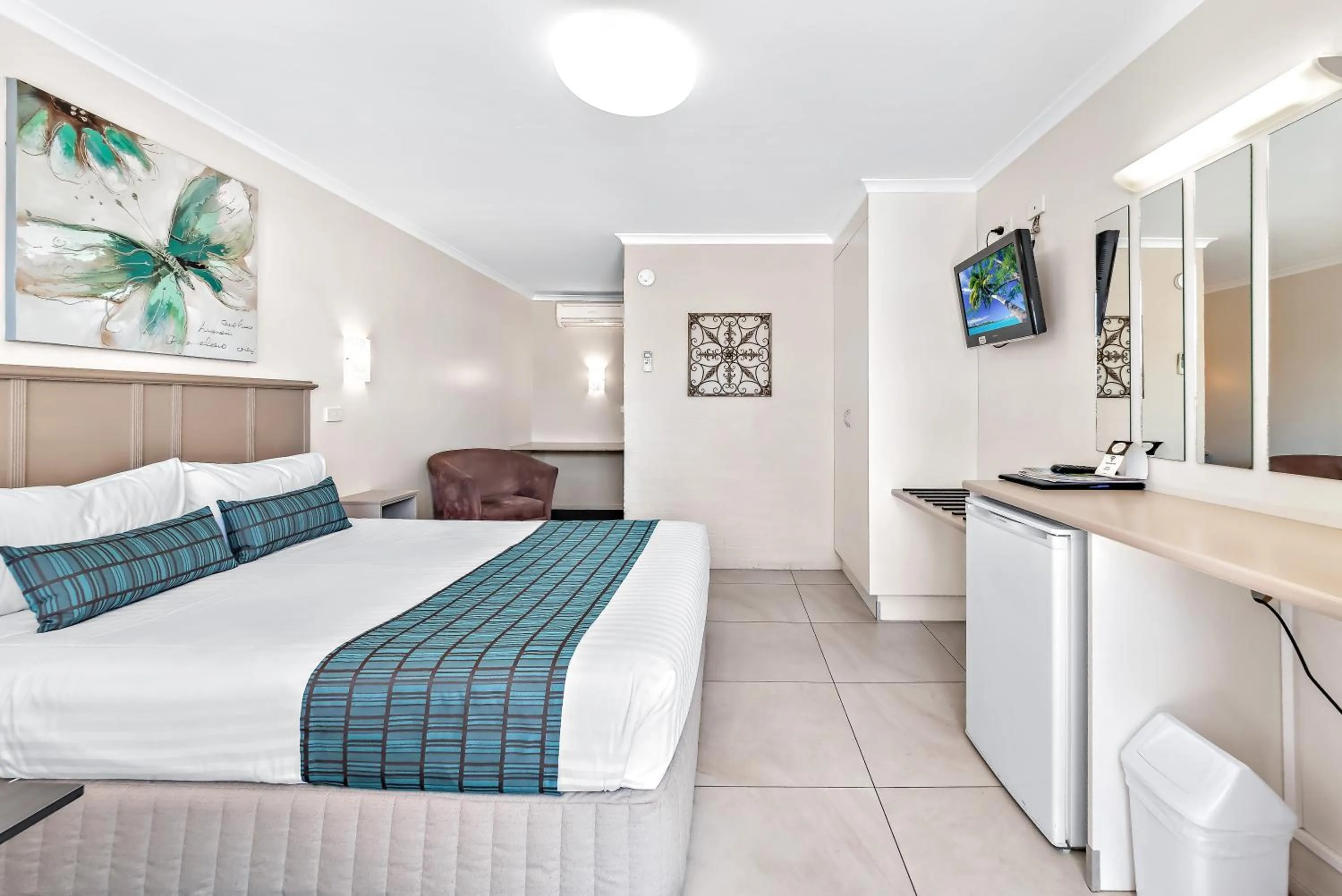 Bed in Apple & Grape Motel