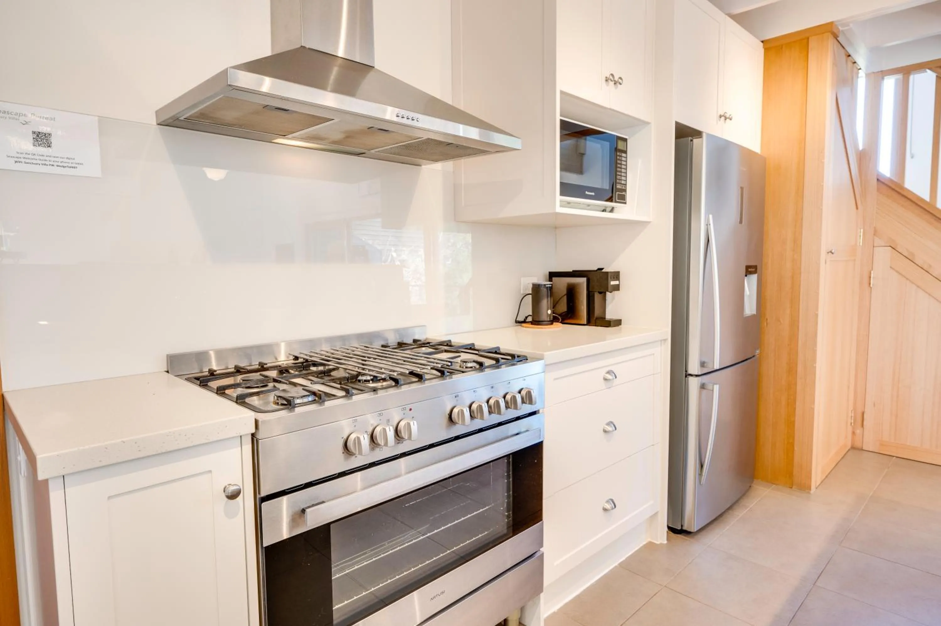 Kitchen or kitchenette in Seascape Retreat