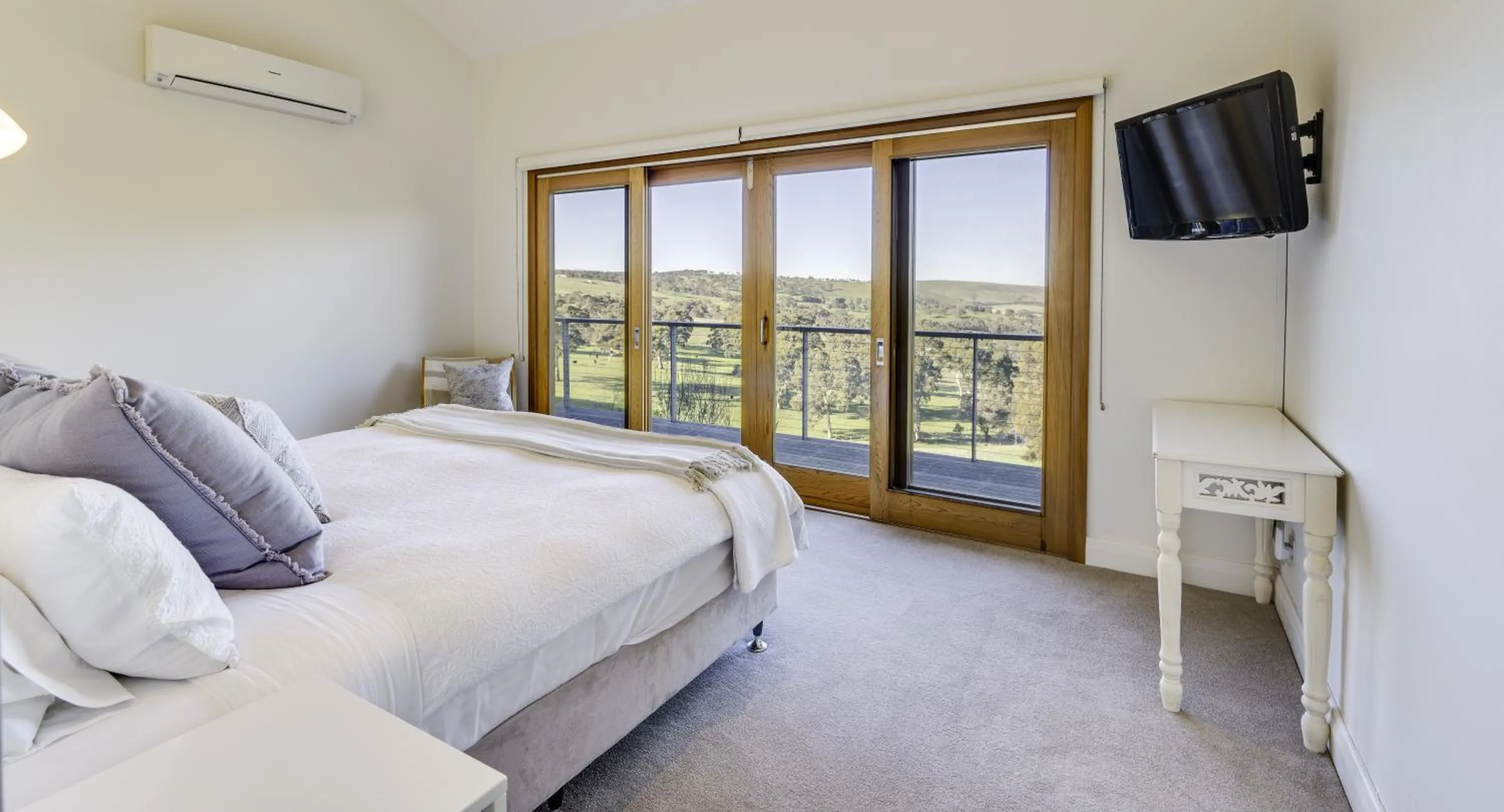 Bedroom, Bed in Seascape Retreat