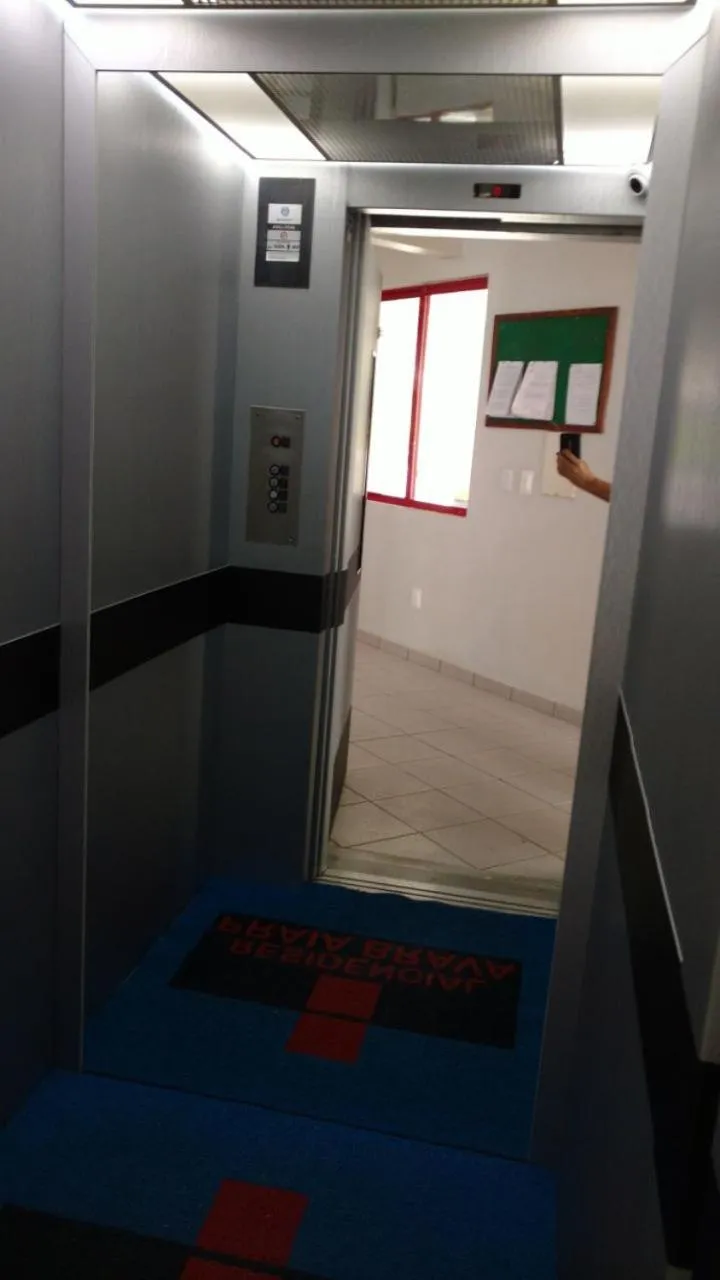 Area and facilities in Apto 2suítes 30m da praia