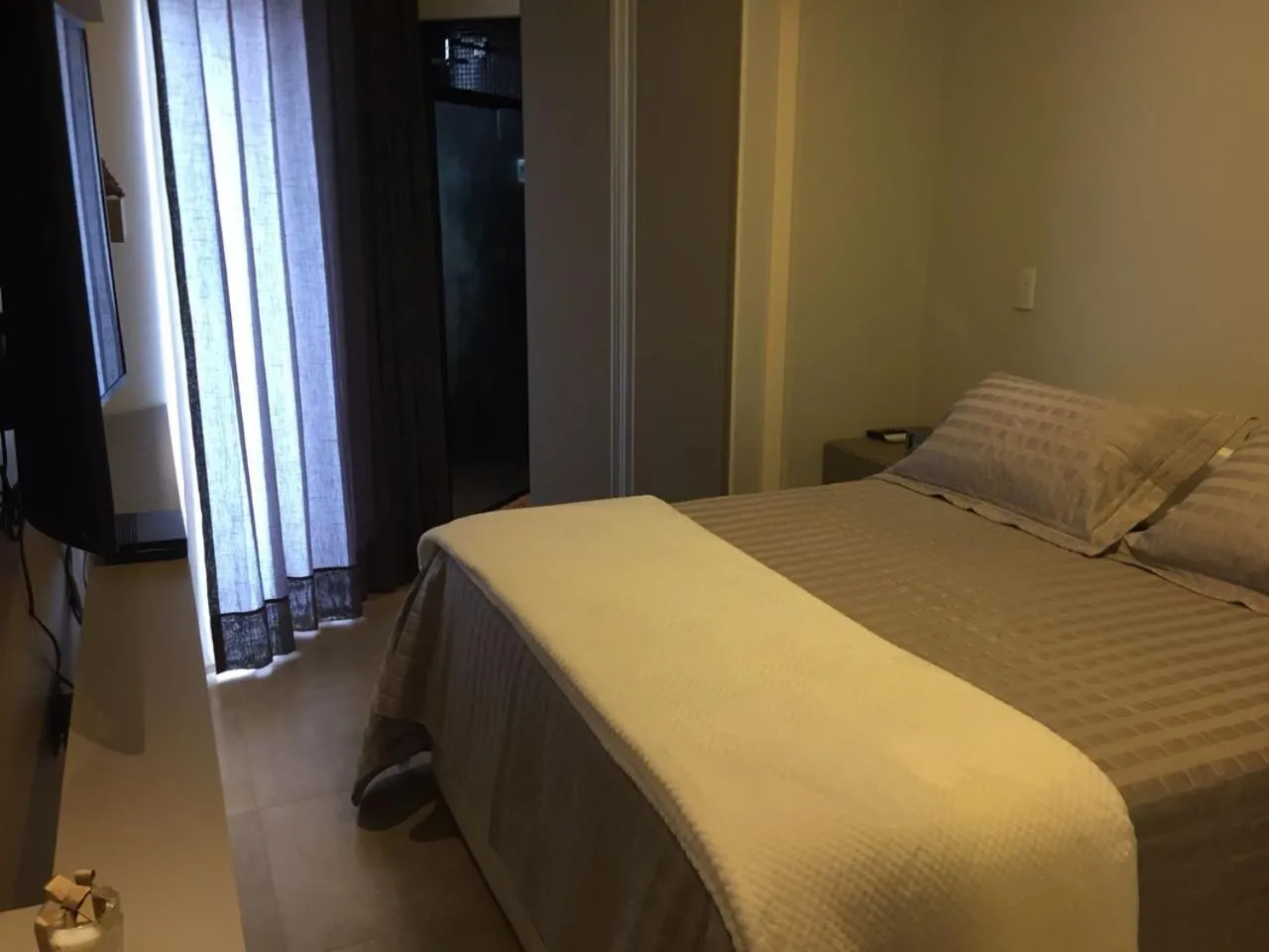 Photo of the whole room, Bed in Apto 2suítes 30m da praia