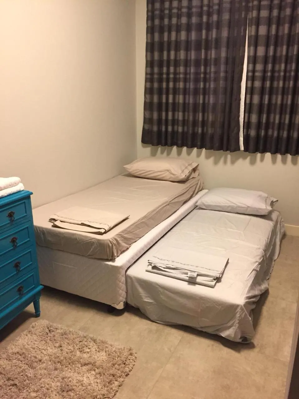 Bedroom, Bed in Apto 2suítes 30m da praia