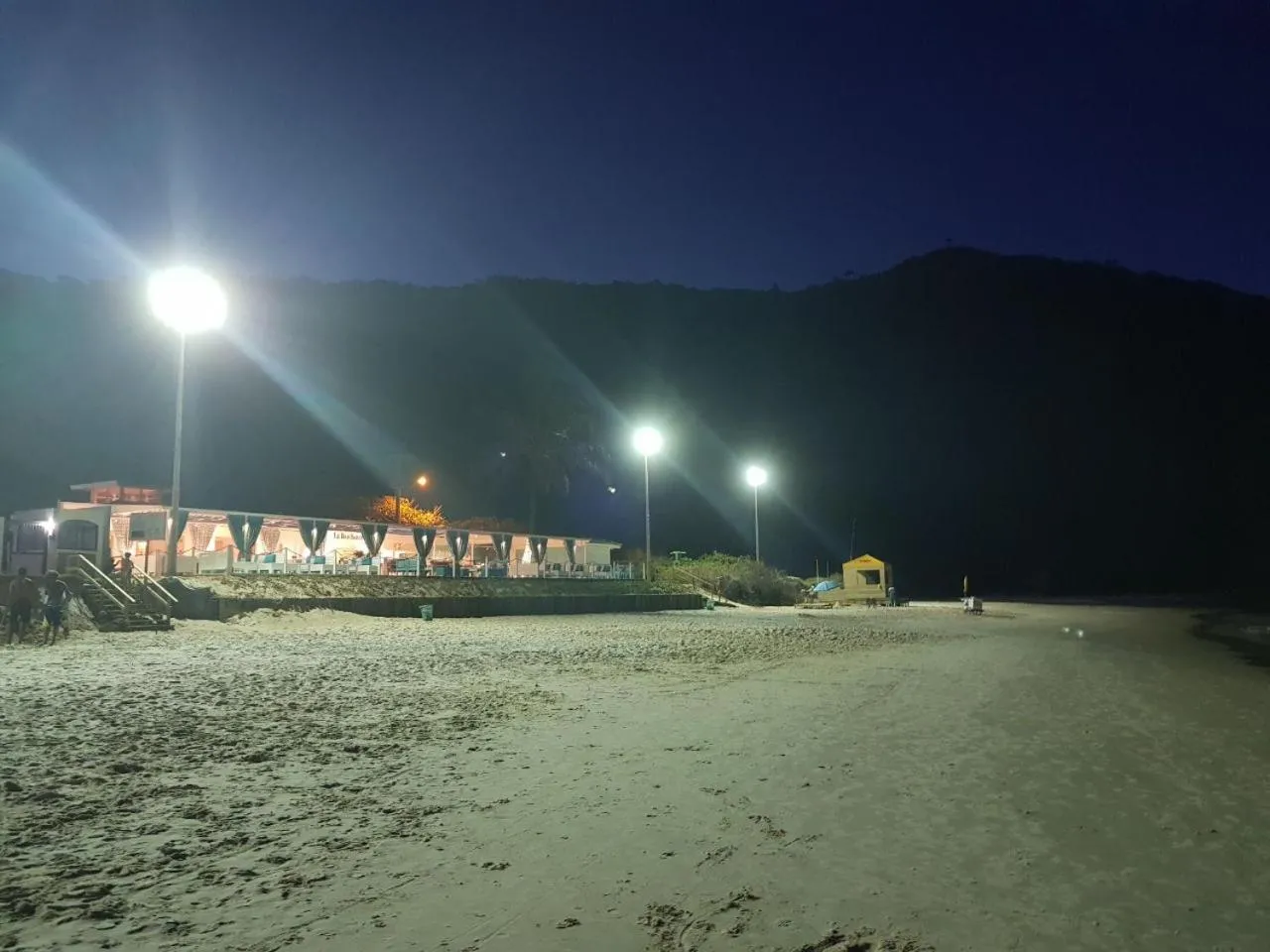 Restaurant/places to eat in Apto 2suítes 30m da praia