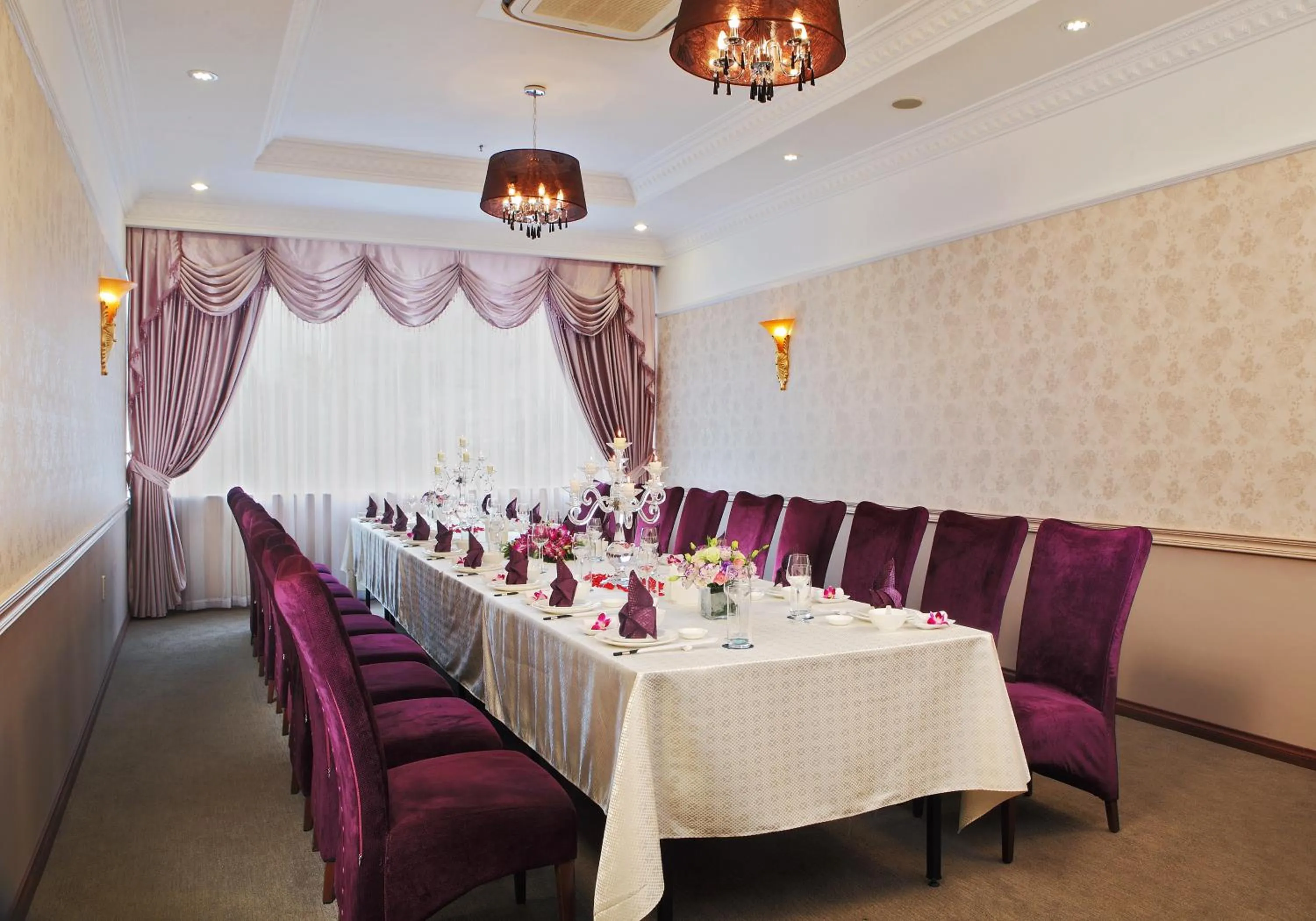 Restaurant/places to eat in Ha Long DC Hotel