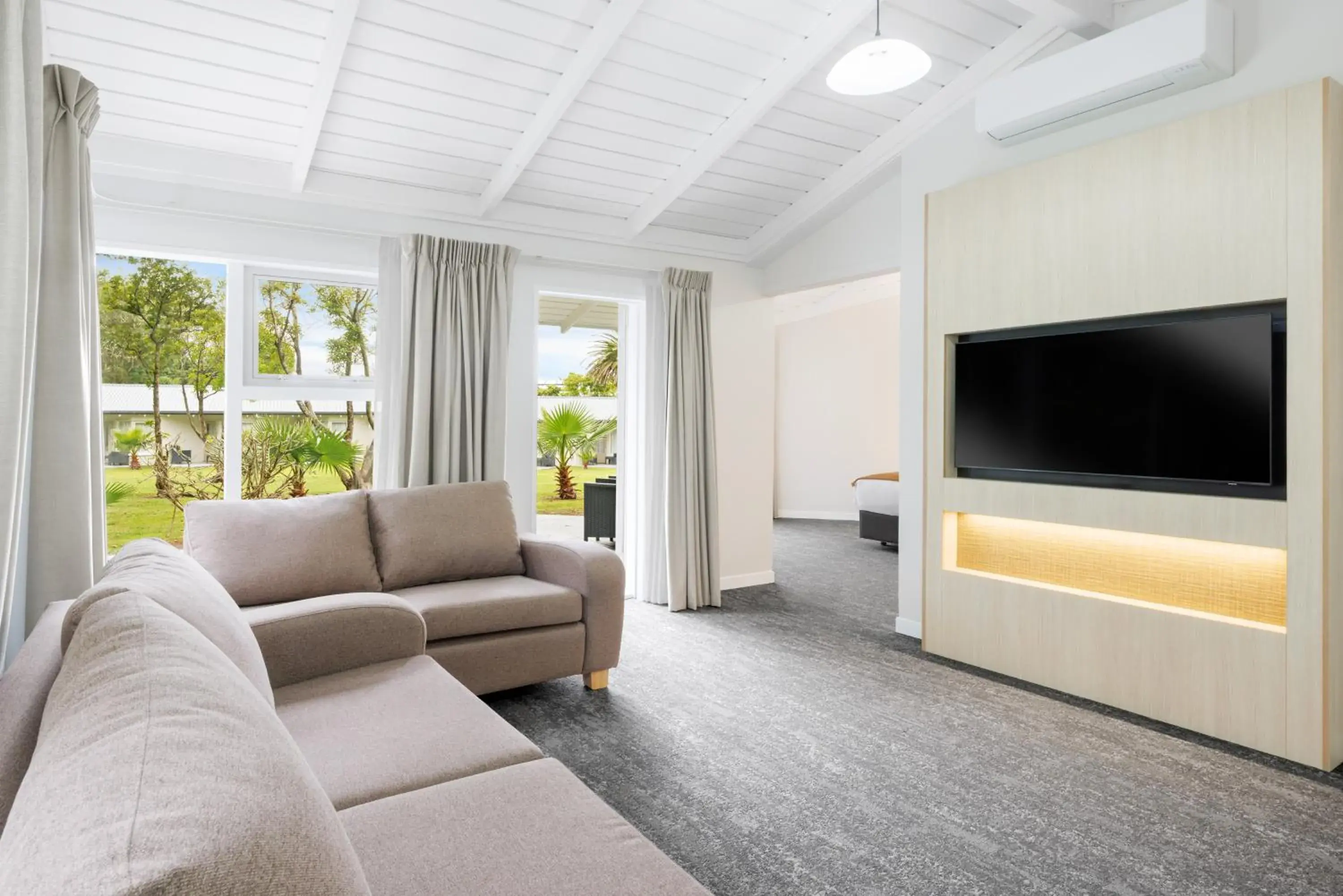 Suite with Gardenview 1 King in Copthorne Hotel & Resort Bay Of Islands Suite with Gardenview 1 King in Copthorne Hotel & Resort Bay Of Islands