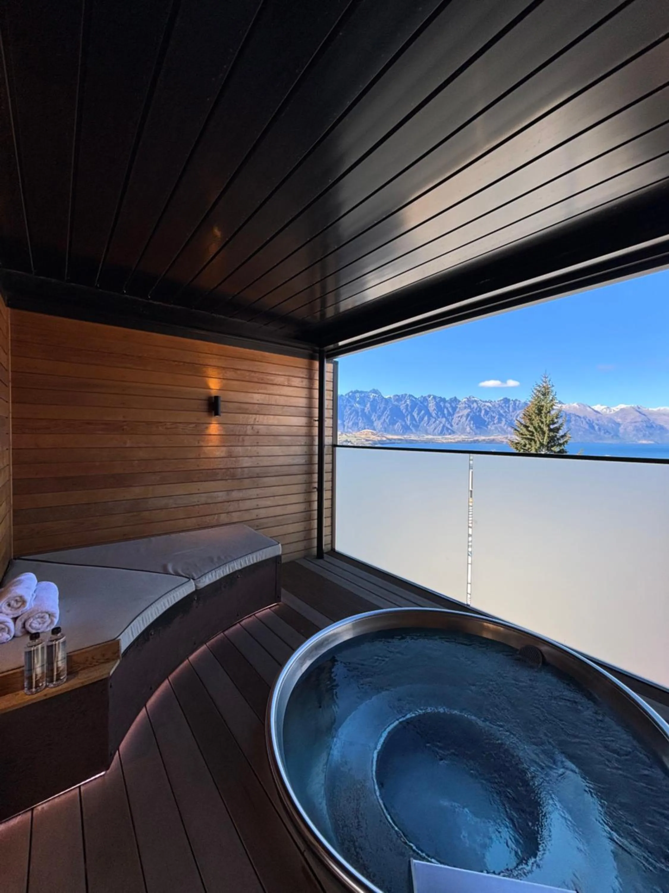 Hot Tub in Kamana Lakehouse