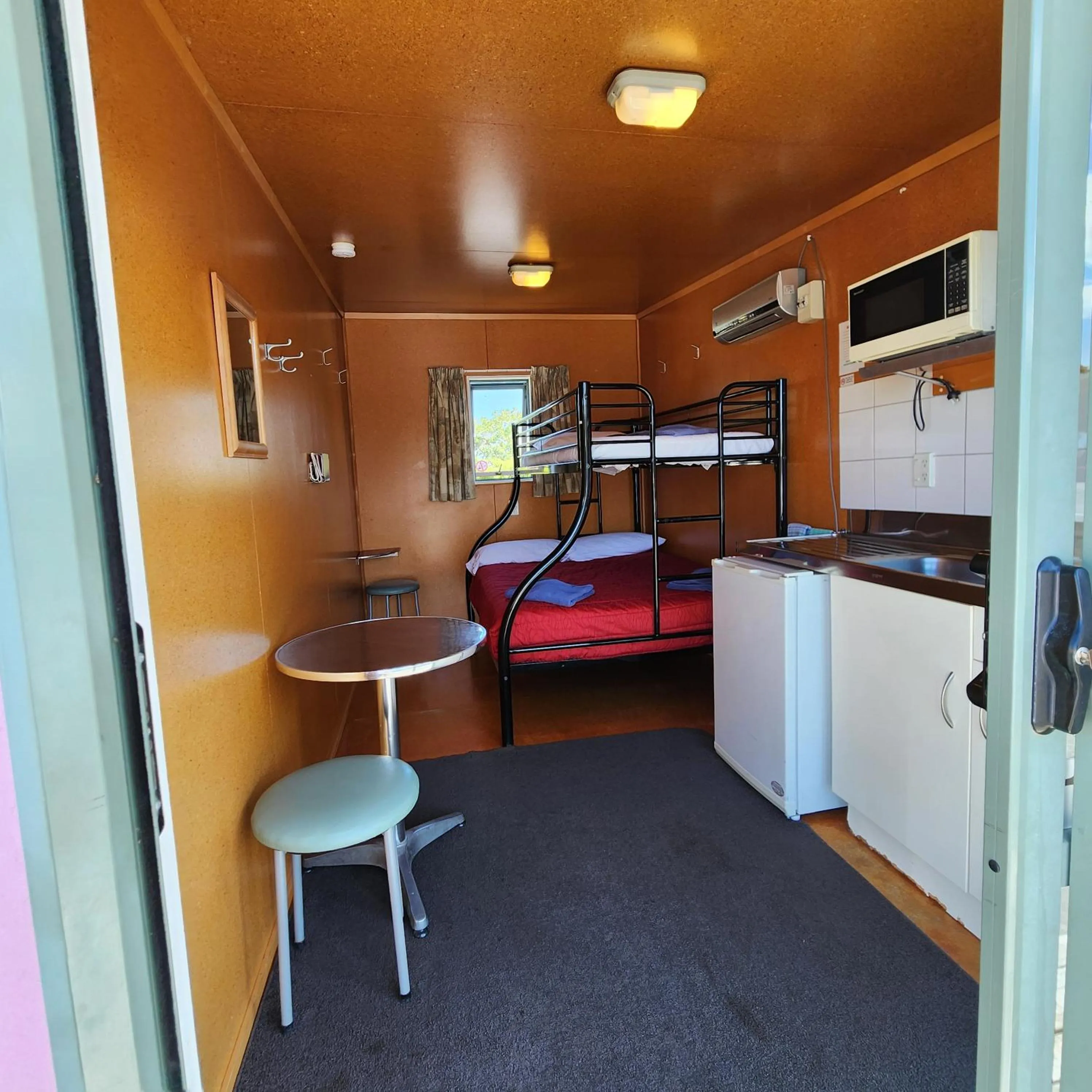 Photo of the whole room, Bed in Westshore Holiday Park
