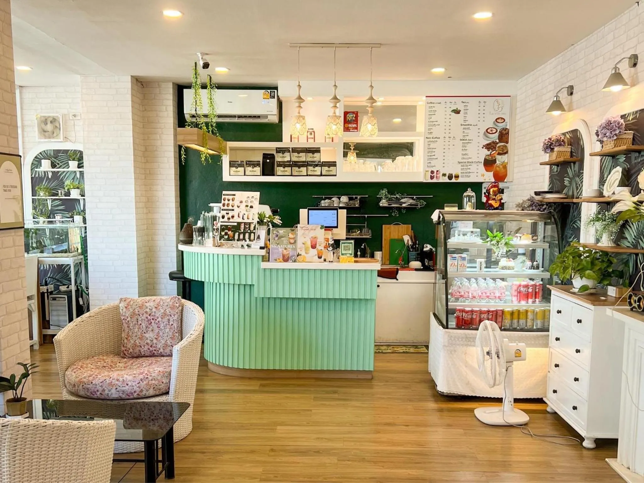 Food and drinks in Inspire House Hotel