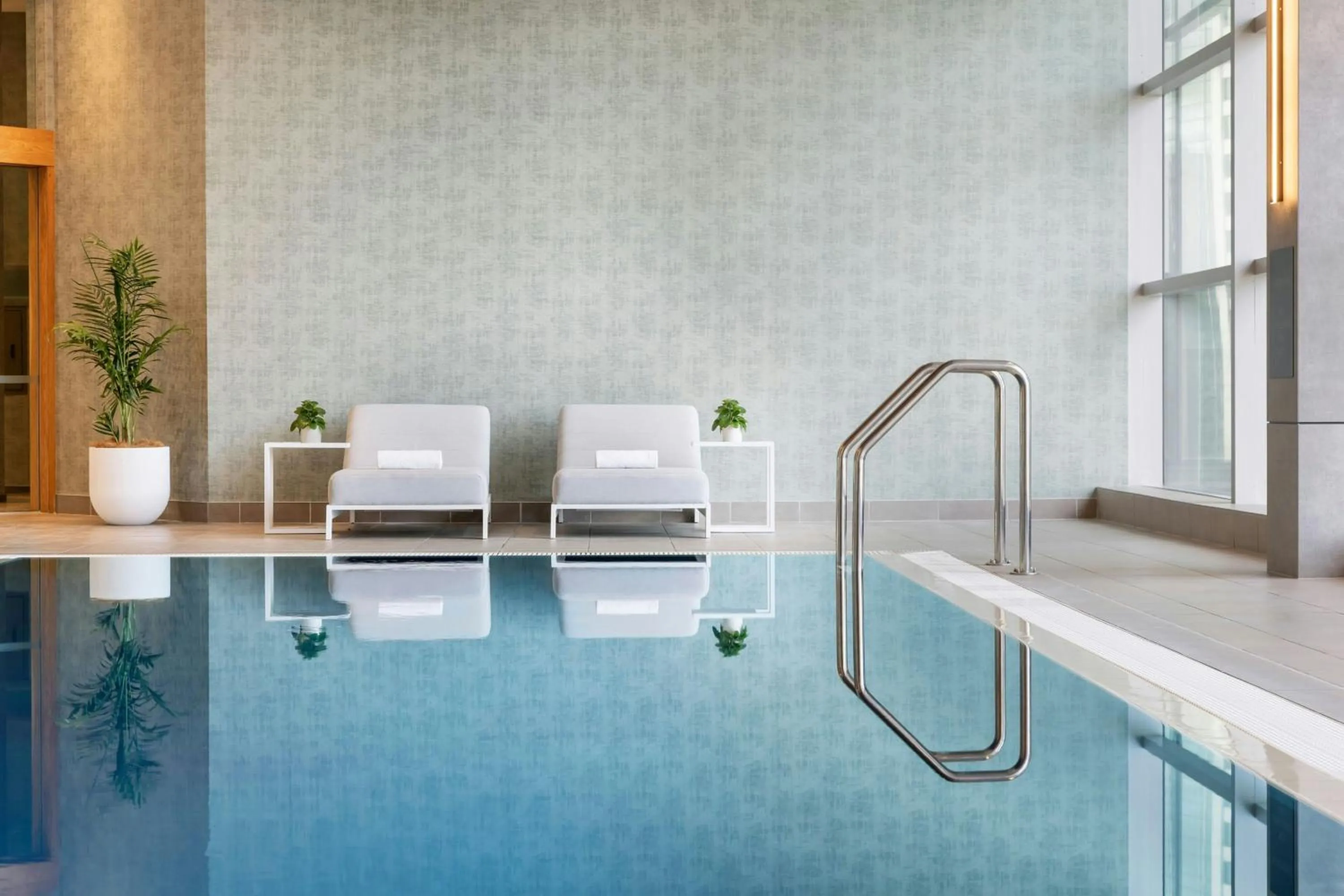 Swimming pool in JW Marriott Auckland