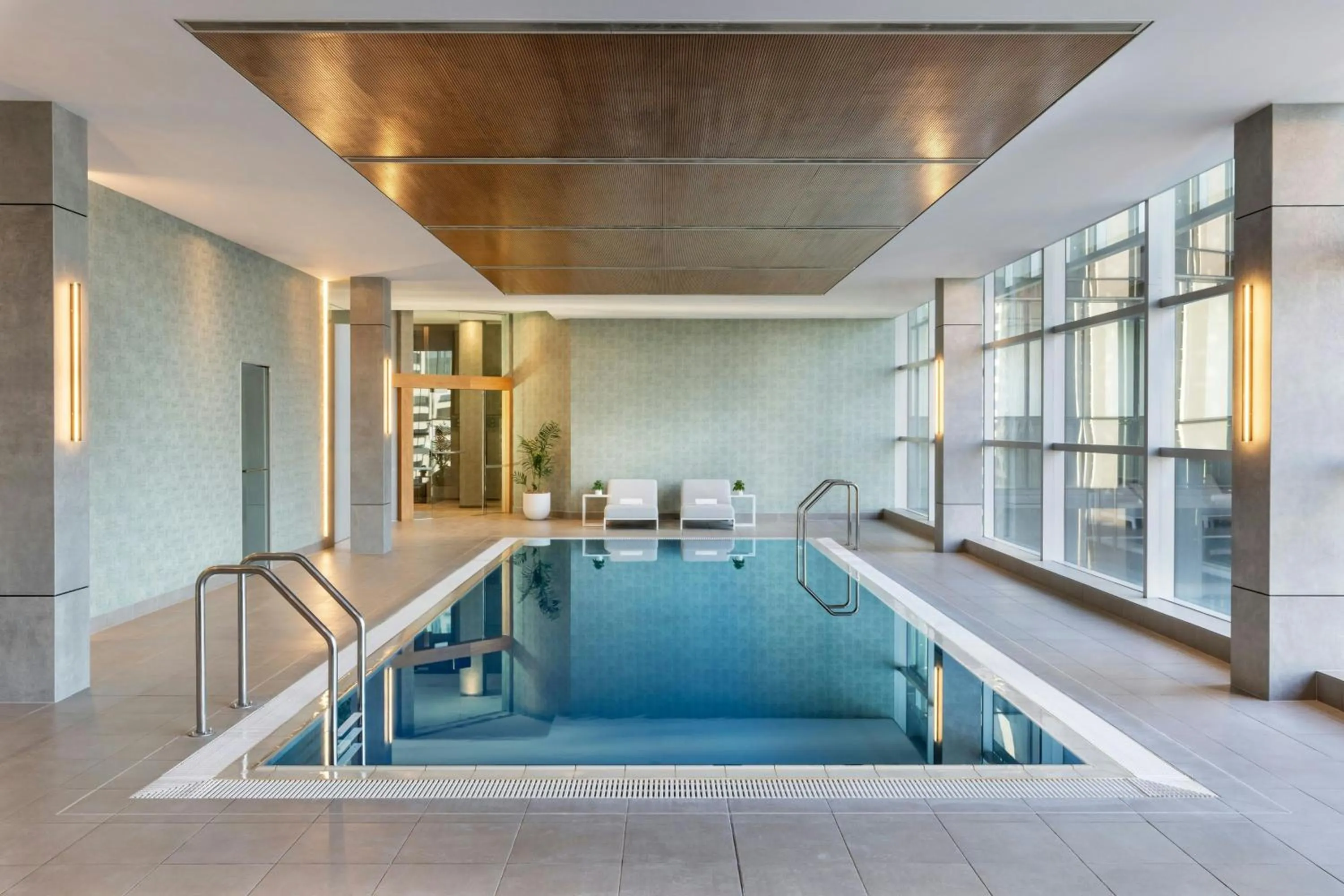 Swimming pool in JW Marriott Auckland