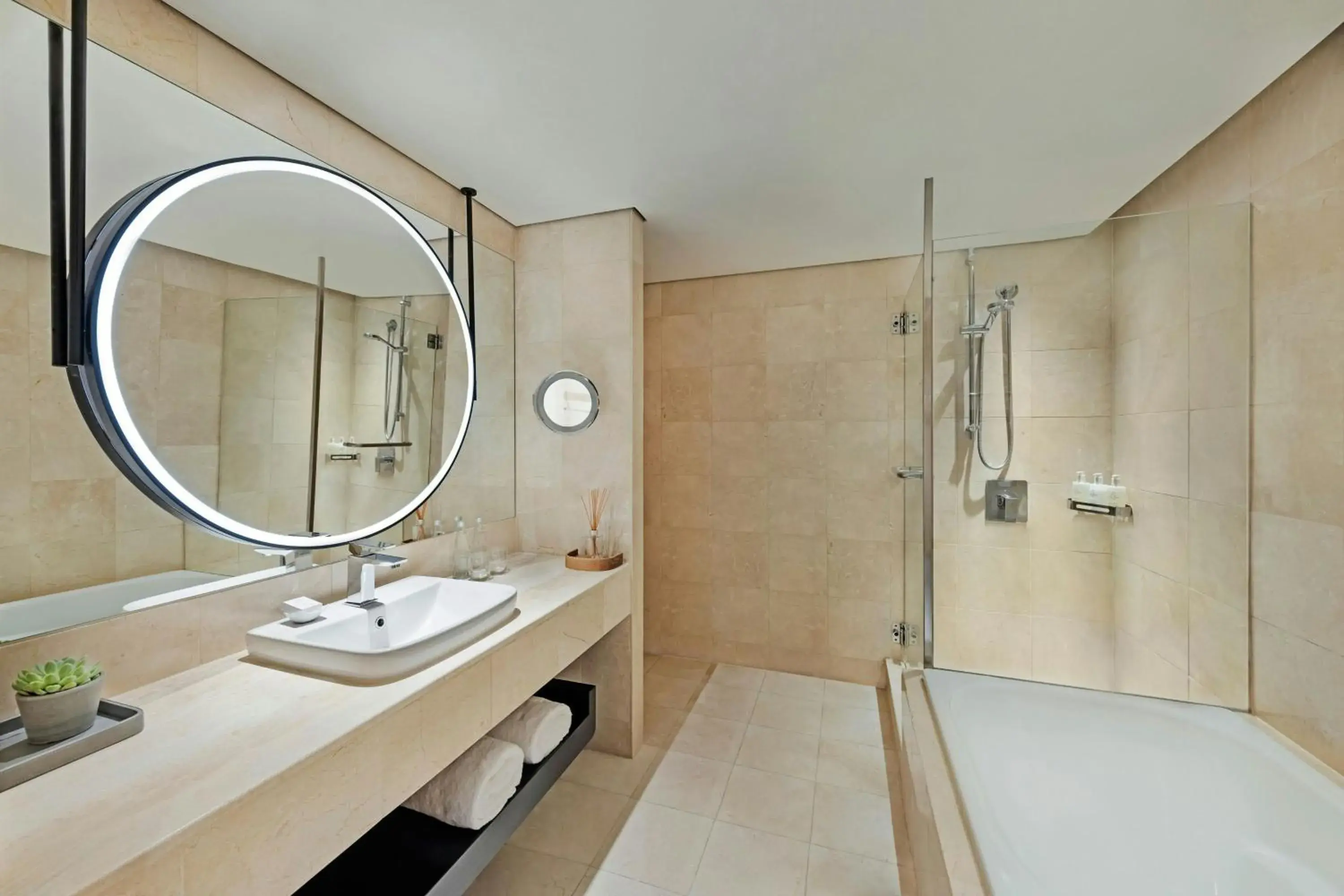 Deluxe Double Guest Room with Two Double Beds - Upper Floor in JW Marriott Auckland Deluxe Double Guest Room with Two Double Beds - Upper Floor in JW Marriott Auckland