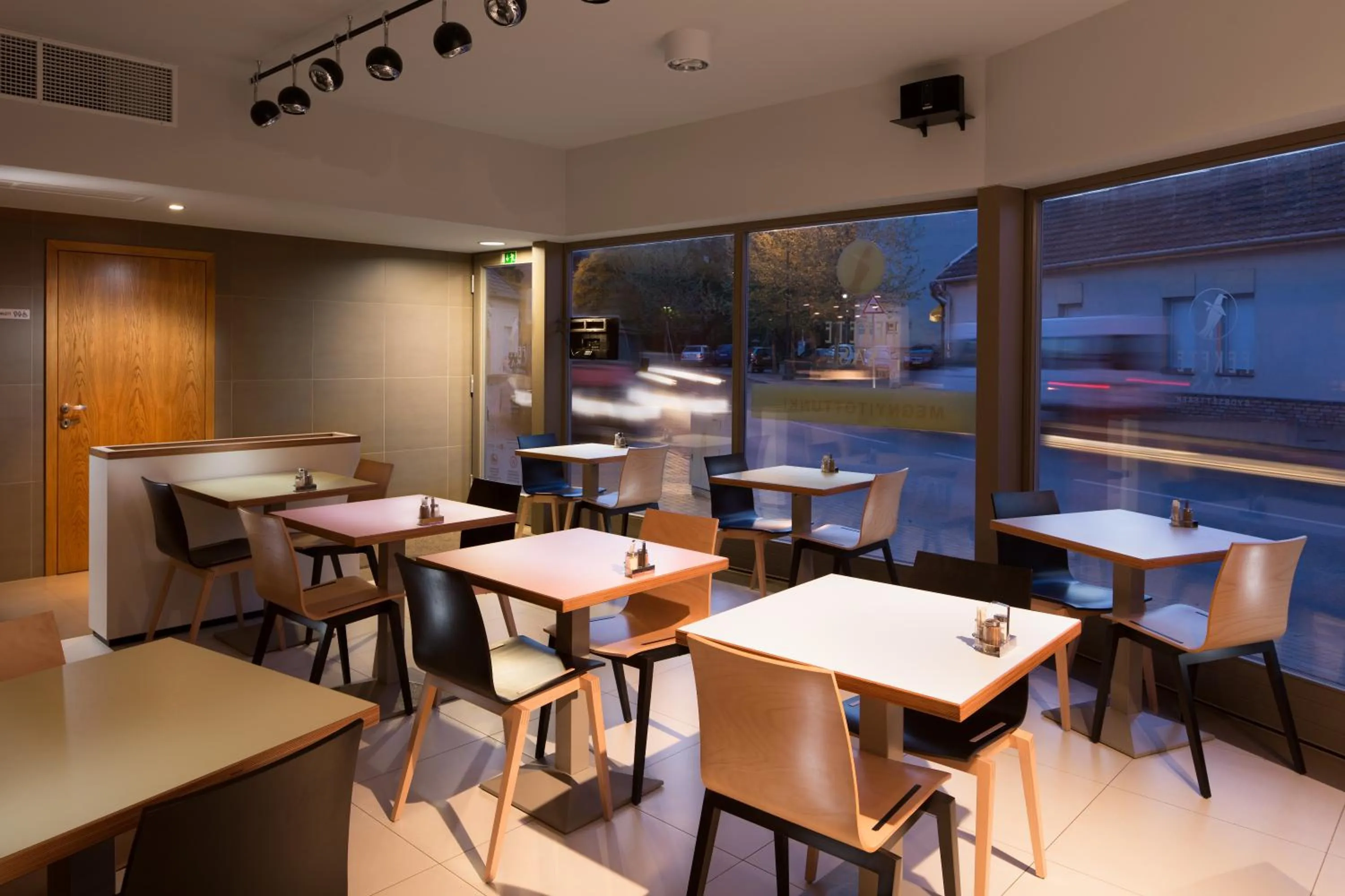 Restaurant/places to eat in Fekete Sas Motel