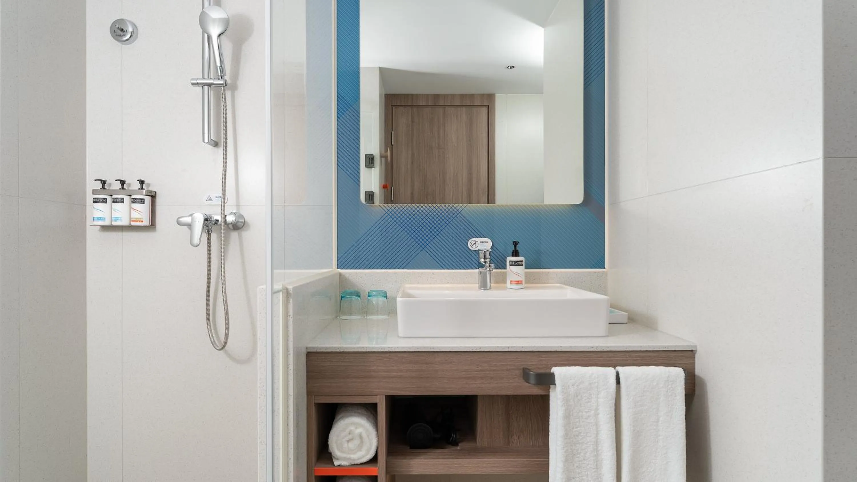 Bathroom in Holiday Inn Express Qingdao Shibei by IHG
