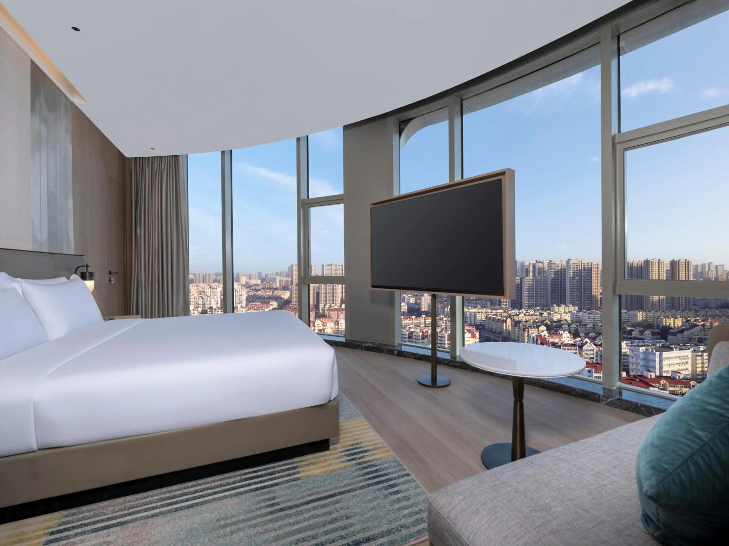 Photo of the whole room, Bed in Holiday Inn Express Qingdao Shibei by IHG