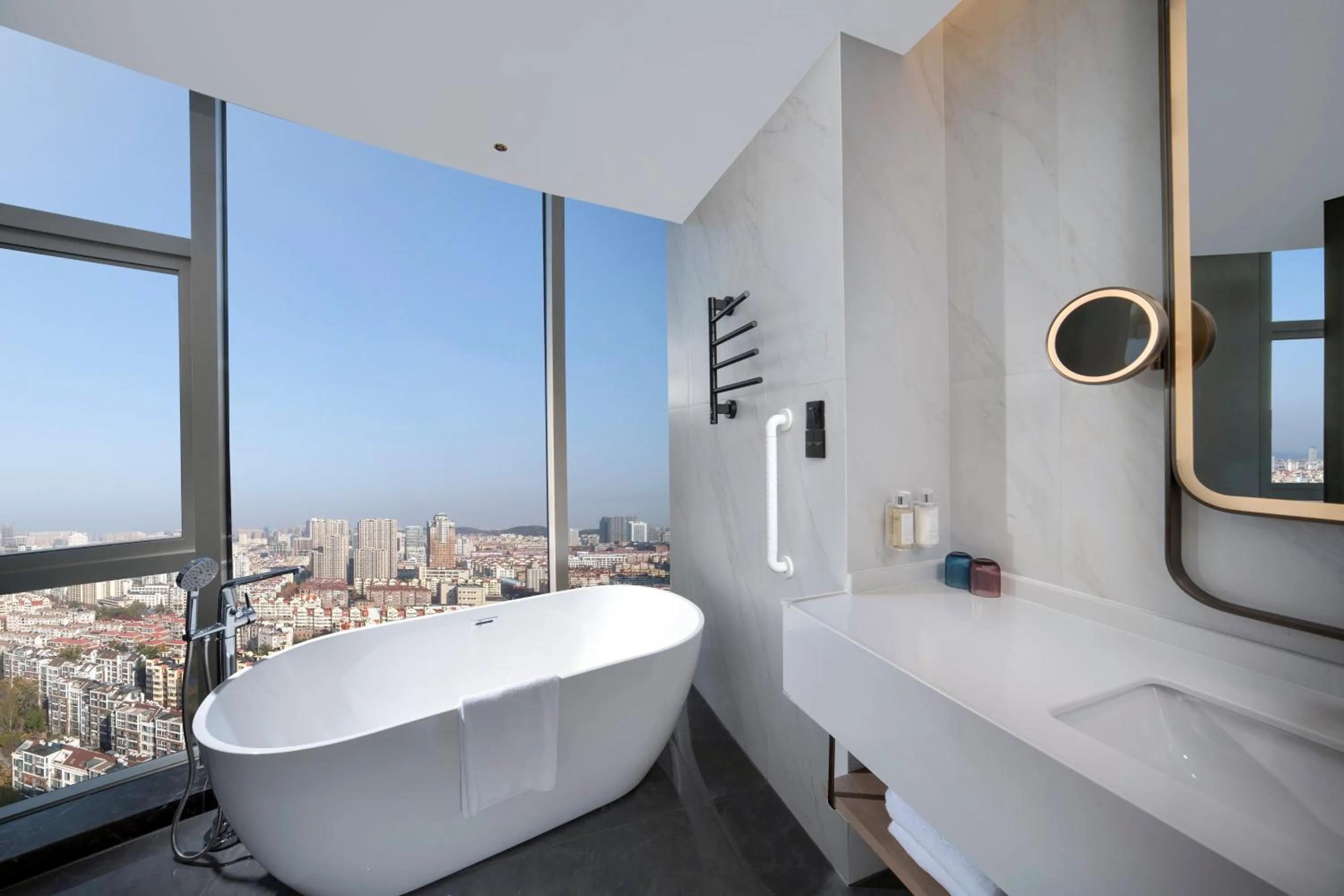 Photo of the whole room in Holiday Inn Express Qingdao Shibei by IHG