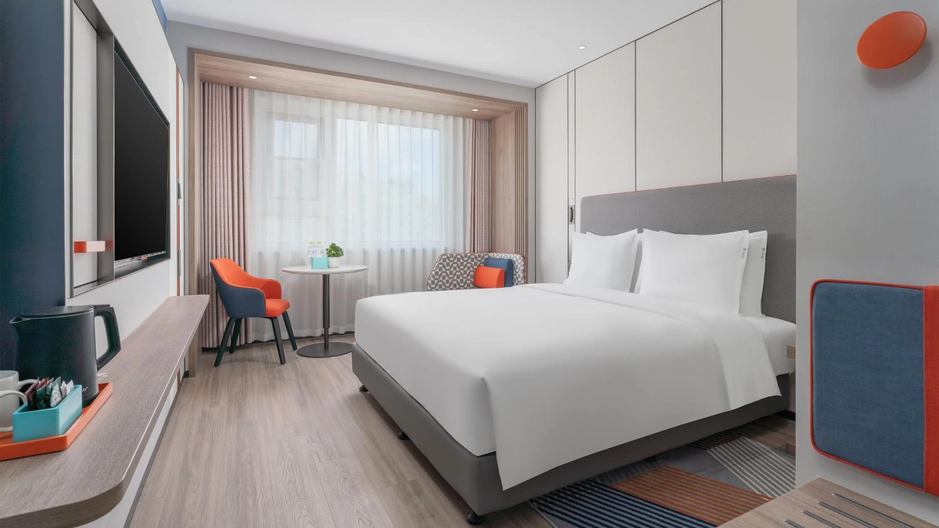 Photo of the whole room, Bed in Holiday Inn Express Qingdao Shibei by IHG