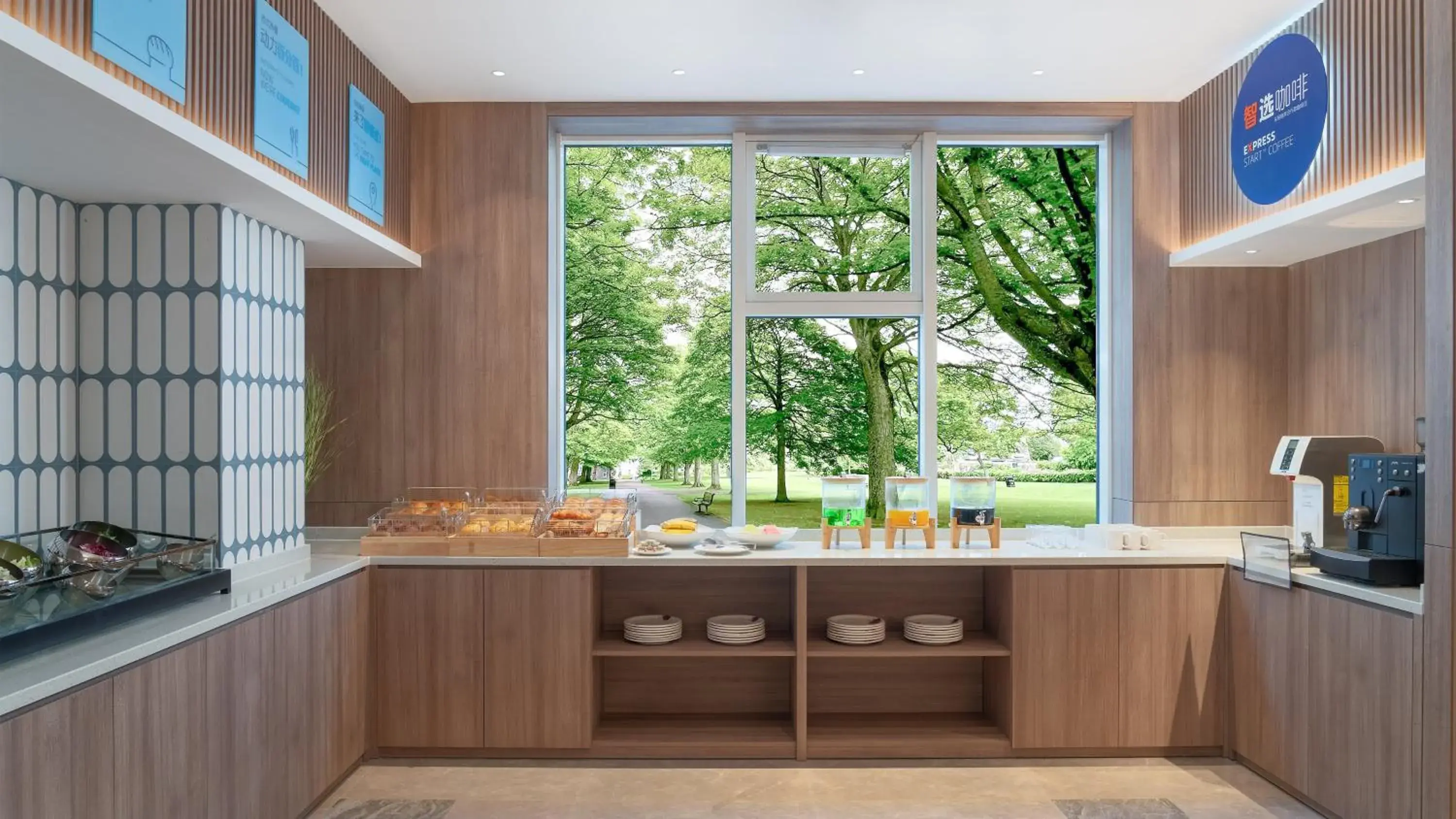 Restaurant/places to eat in Holiday Inn Express Qingdao Shibei by IHG Restaurant/places to eat in Holiday Inn Express Qingdao Shibei by IHG