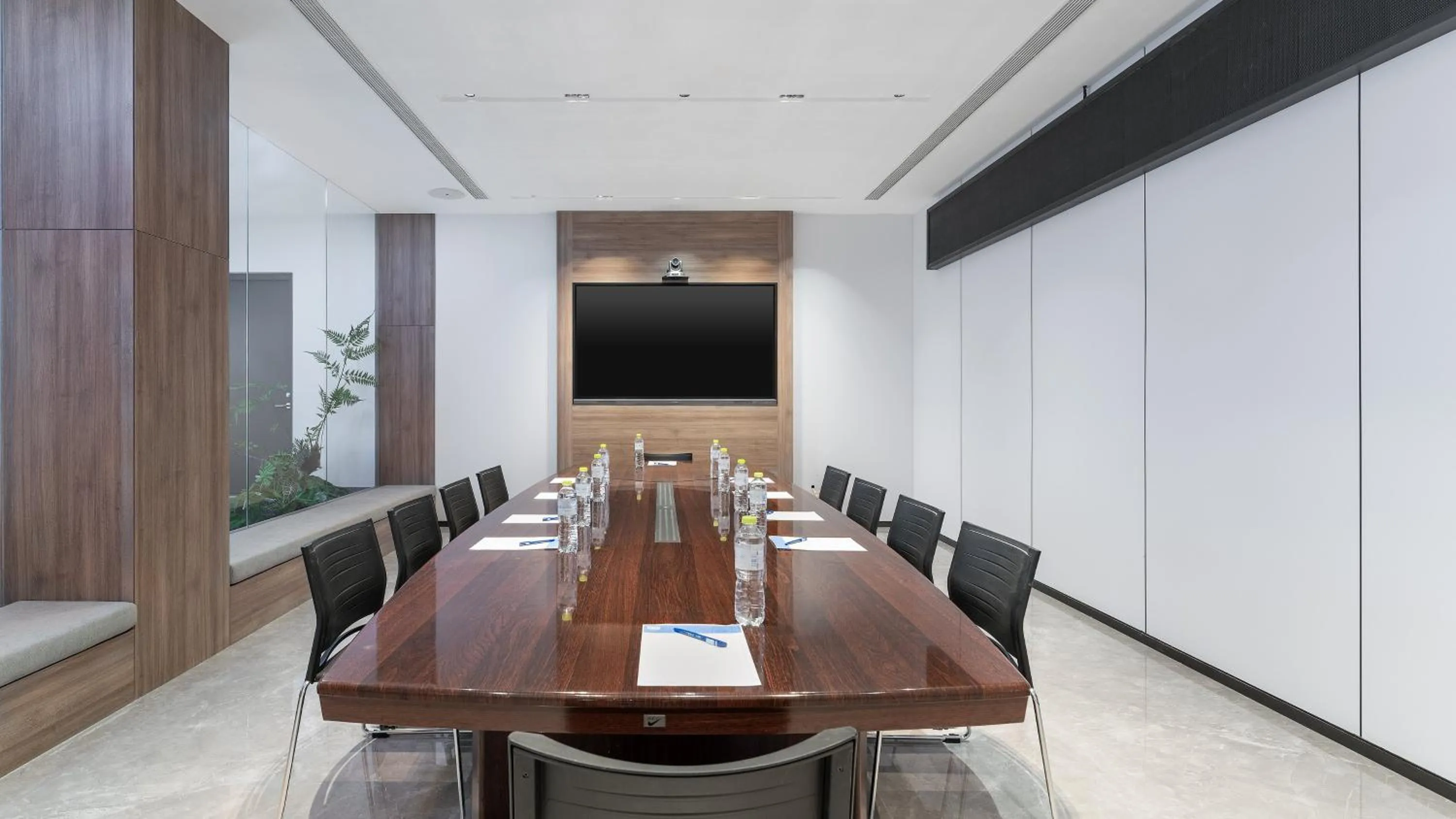 Meeting/conference room in Holiday Inn Express Qingdao Shibei by IHG