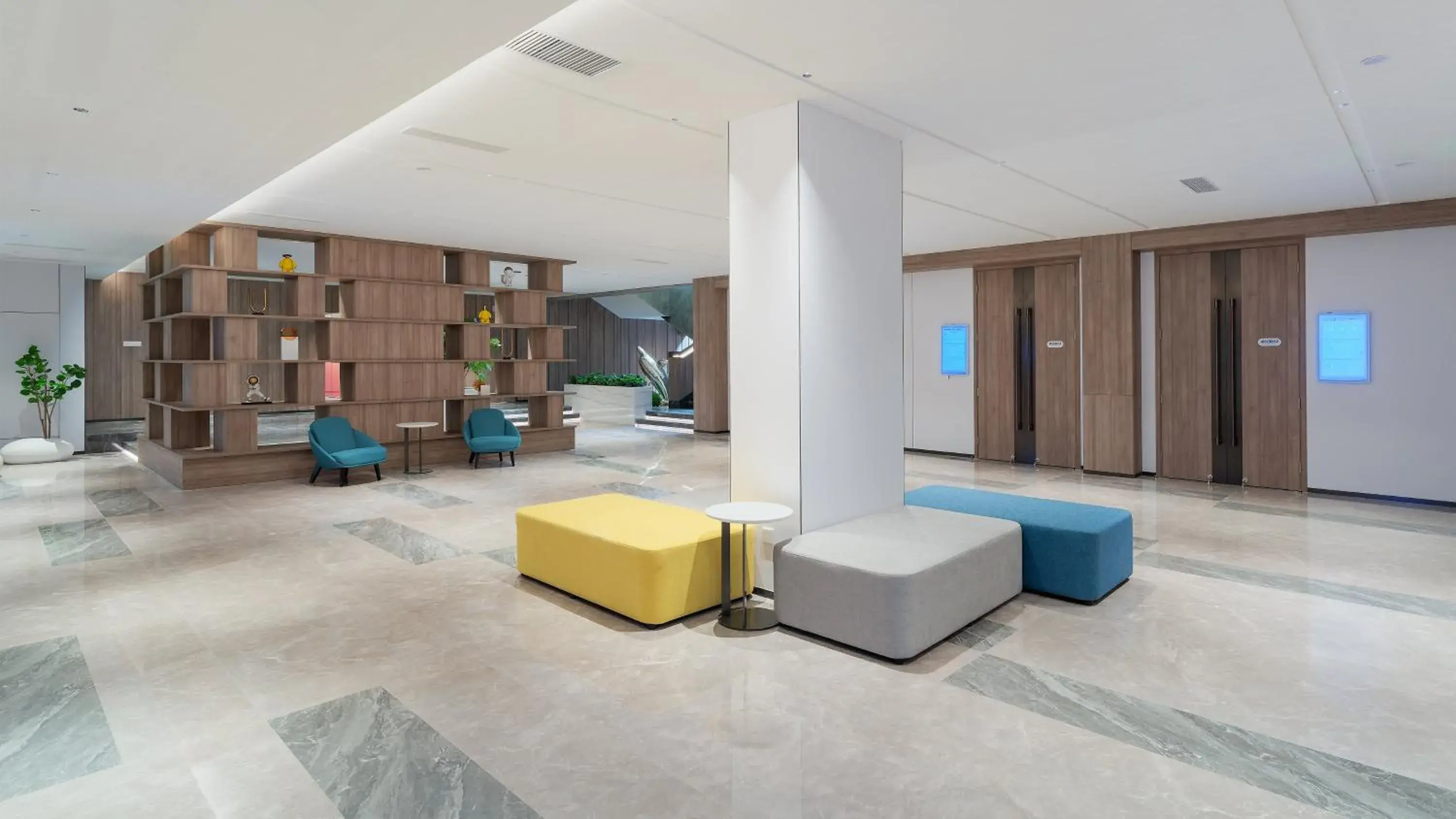 Property building in Holiday Inn Express Qingdao Shibei by IHG Property building in Holiday Inn Express Qingdao Shibei by IHG