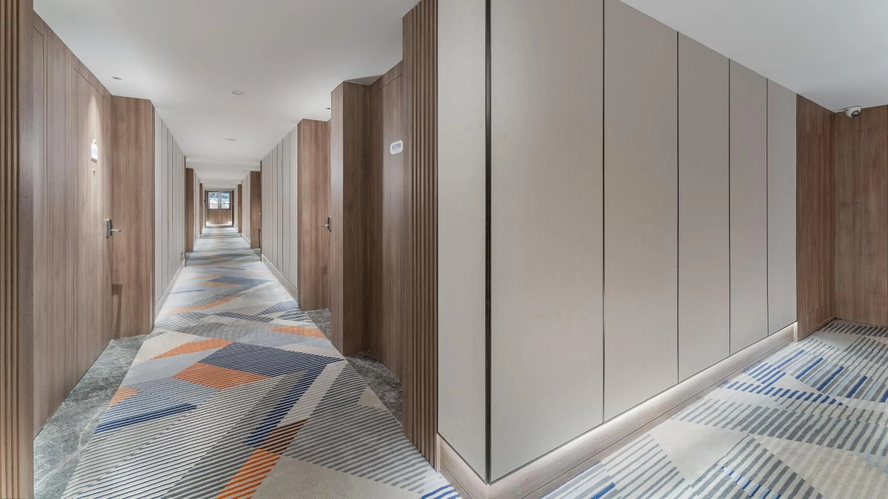 Lobby or reception, Bed in Holiday Inn Express Qingdao Shibei by IHG