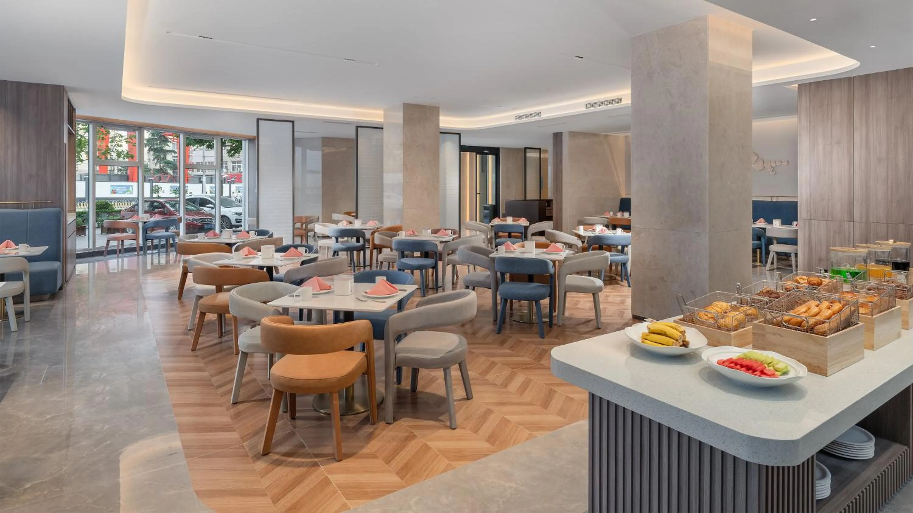 Restaurant/places to eat in Holiday Inn Express Qingdao Shibei by IHG