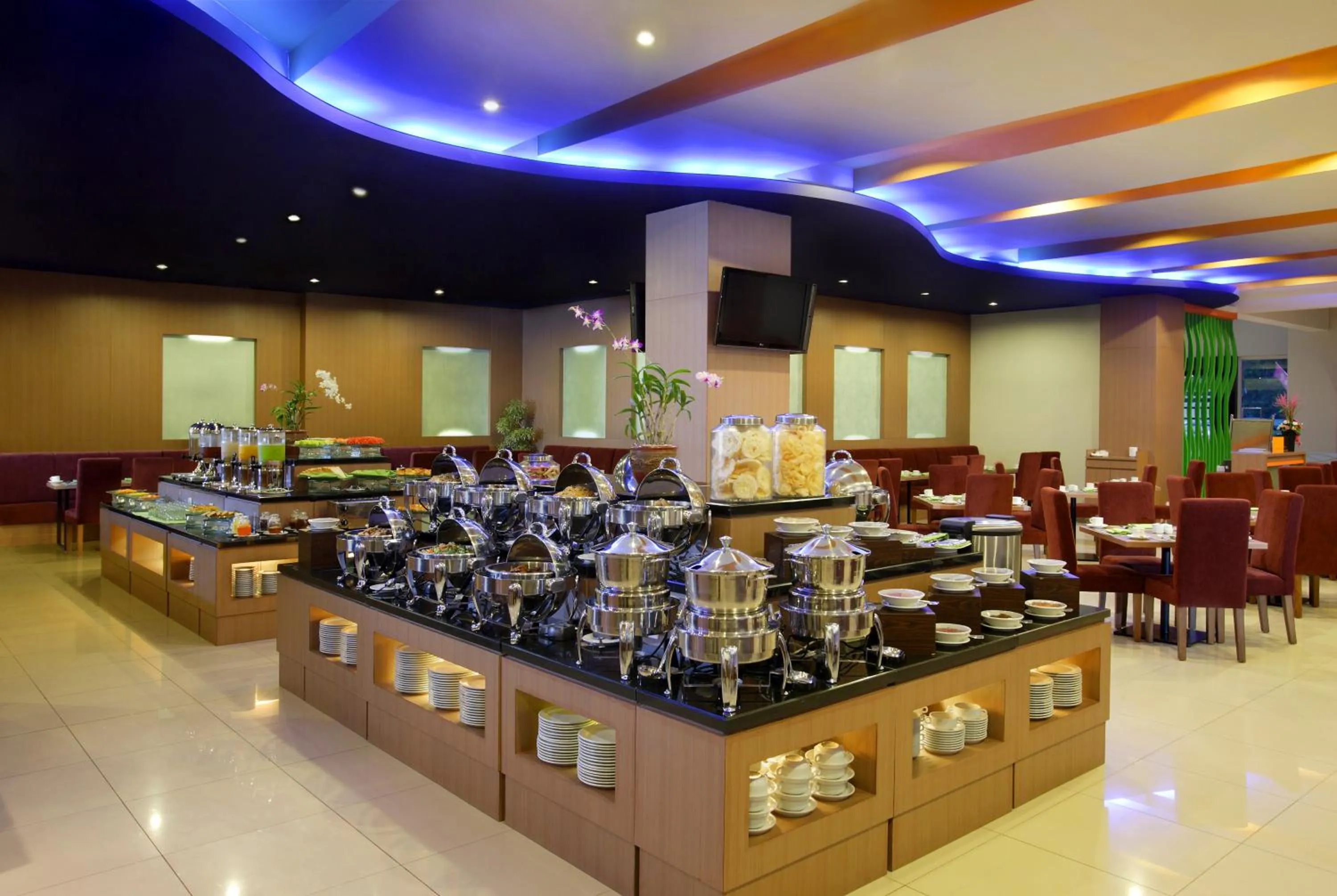 Restaurant/places to eat in Hotel Santika Palu